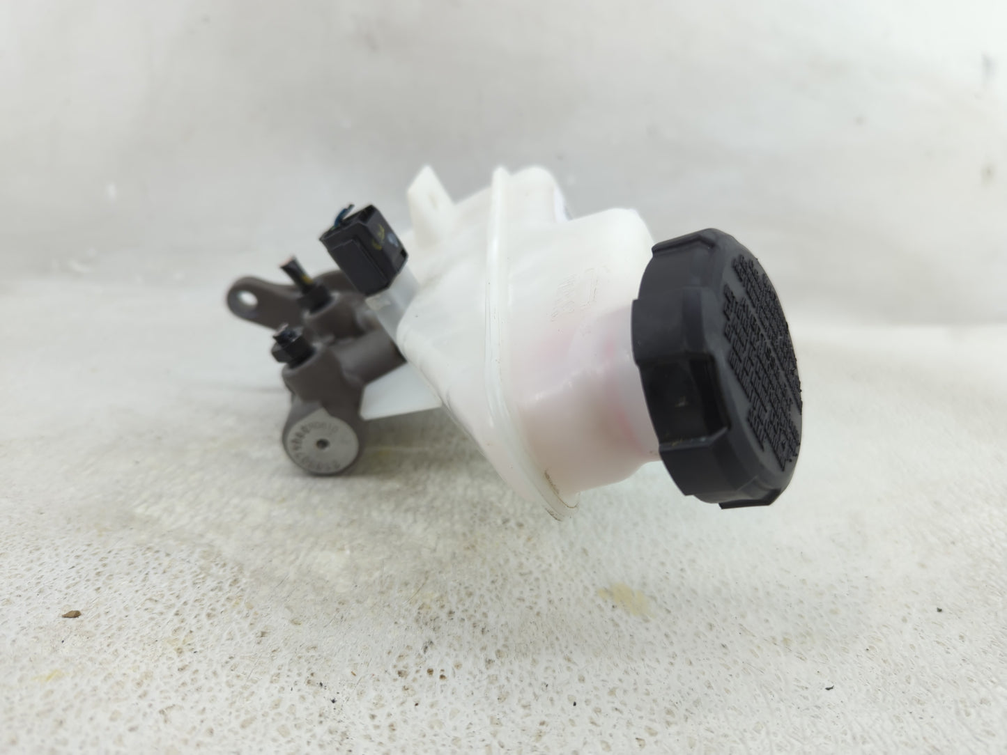 2023 Hyundai Elantra Brake Master Cylinder 1277859 - Oemusedautoparts1.com