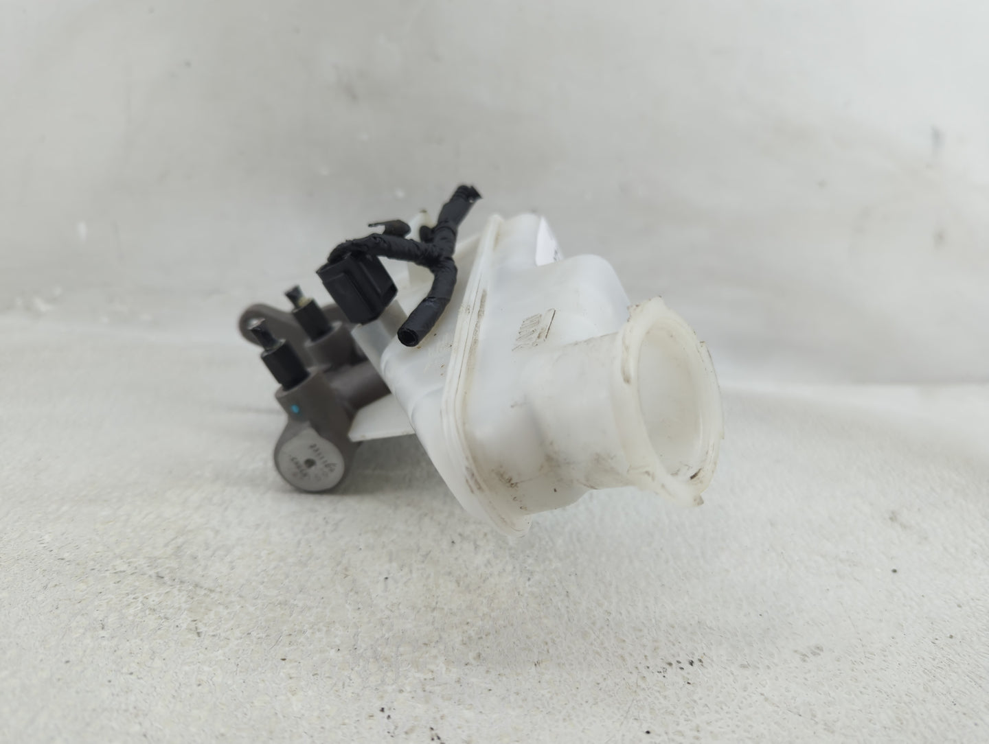 2023 Hyundai Elantra Brake Master Cylinder 1290505 - Oemusedautoparts1.com