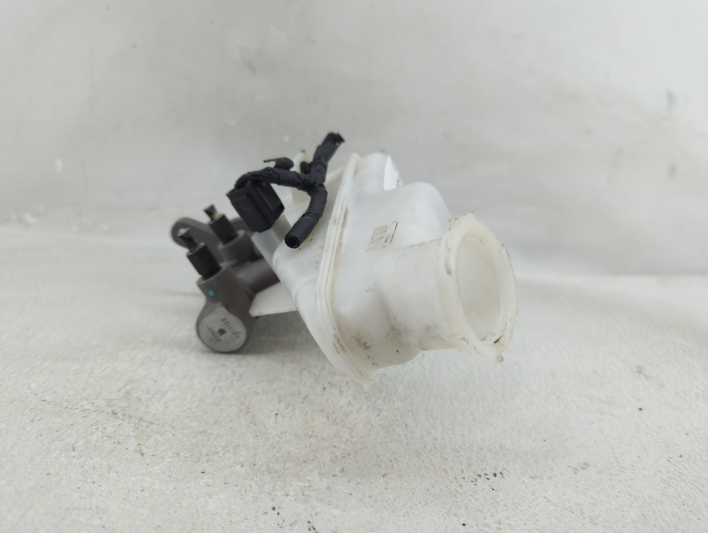 2023 Hyundai Elantra Brake Master Cylinder 1290505 - Oemusedautoparts1.com