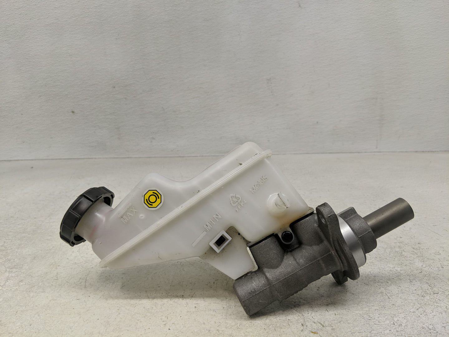 2023 Hyundai Elantra Brake Master Cylinder 1300887 - Oemusedautoparts1.com