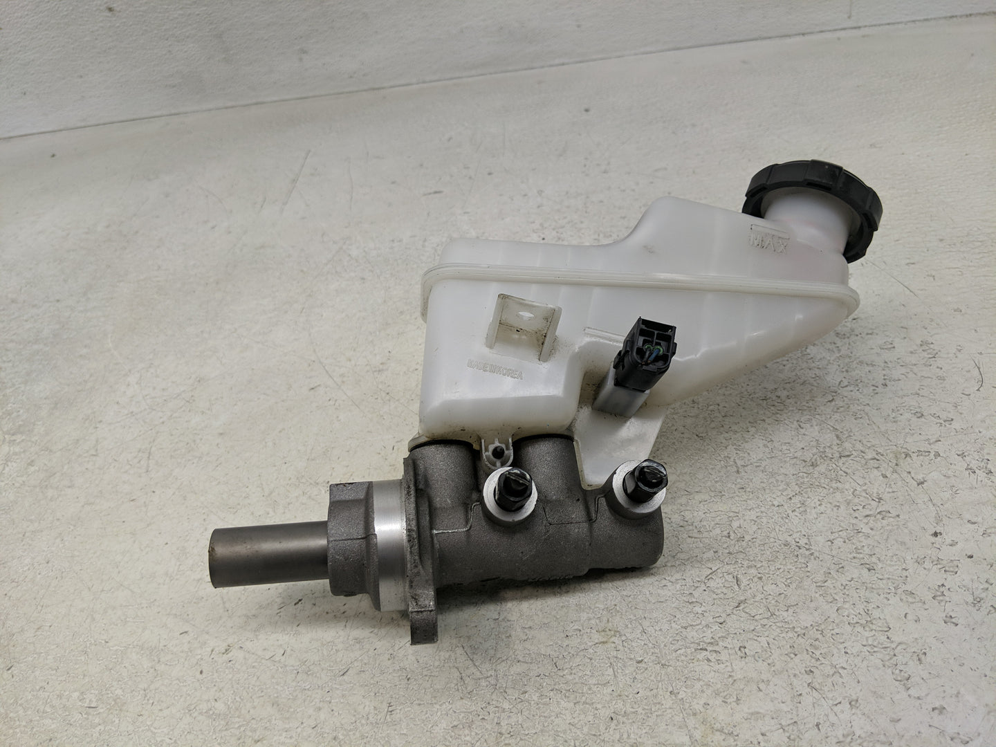 2023 Hyundai Elantra Brake Master Cylinder 1300887 - Oemusedautoparts1.com