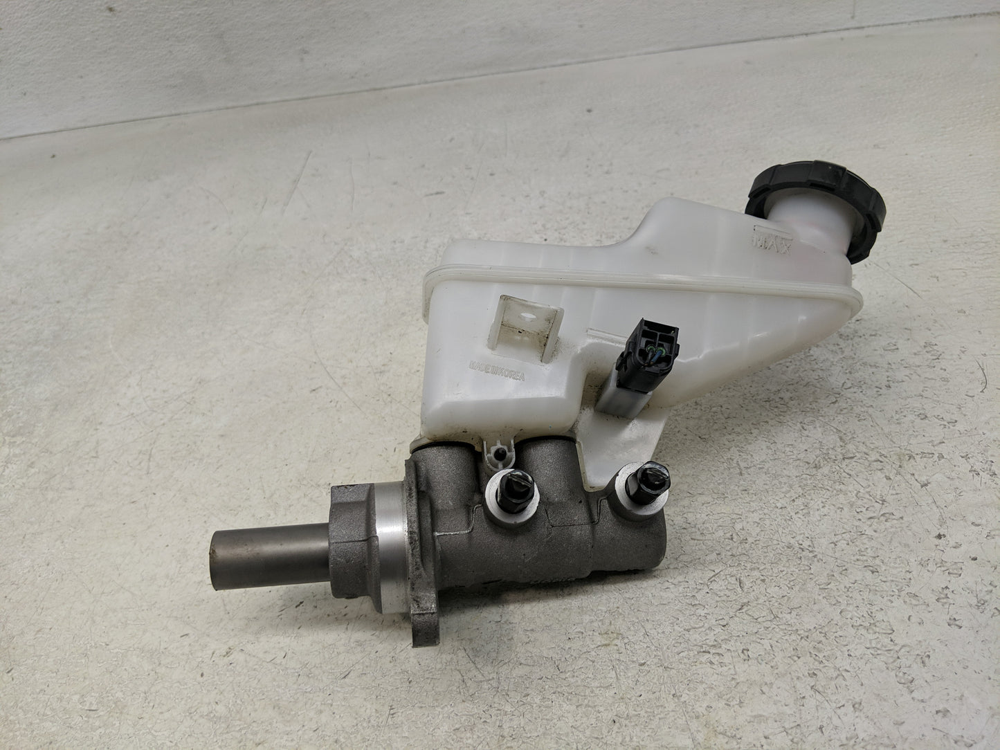 2023 Hyundai Elantra Brake Master Cylinder 1300887 - Oemusedautoparts1.com