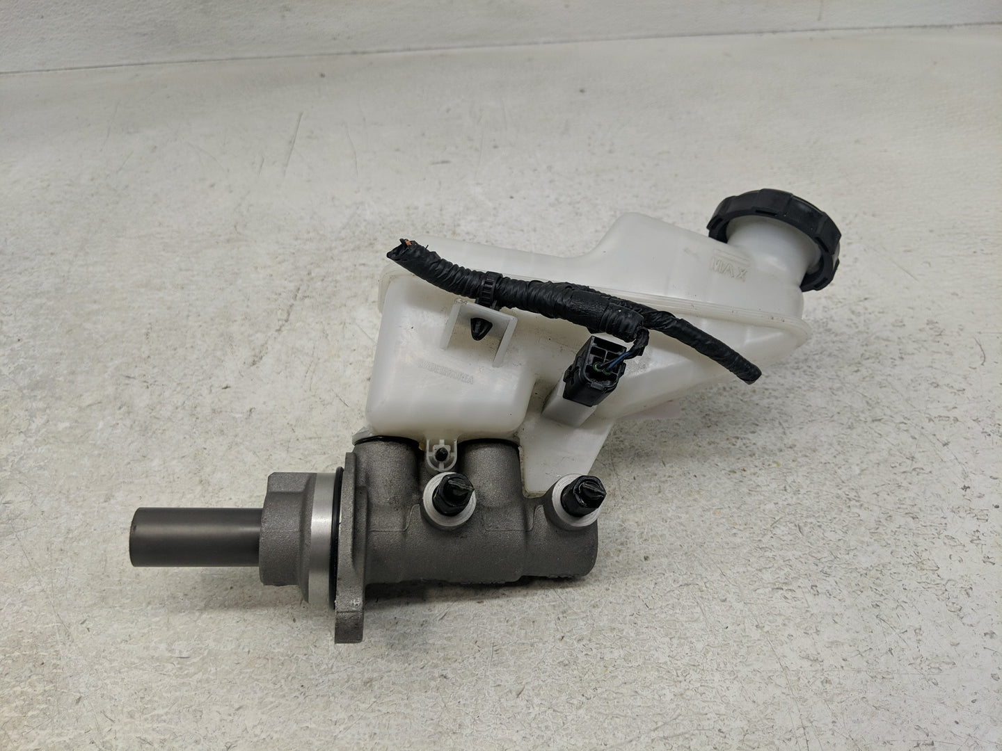 2023 Hyundai Elantra Brake Master Cylinder 1302303 - Oemusedautoparts1.com