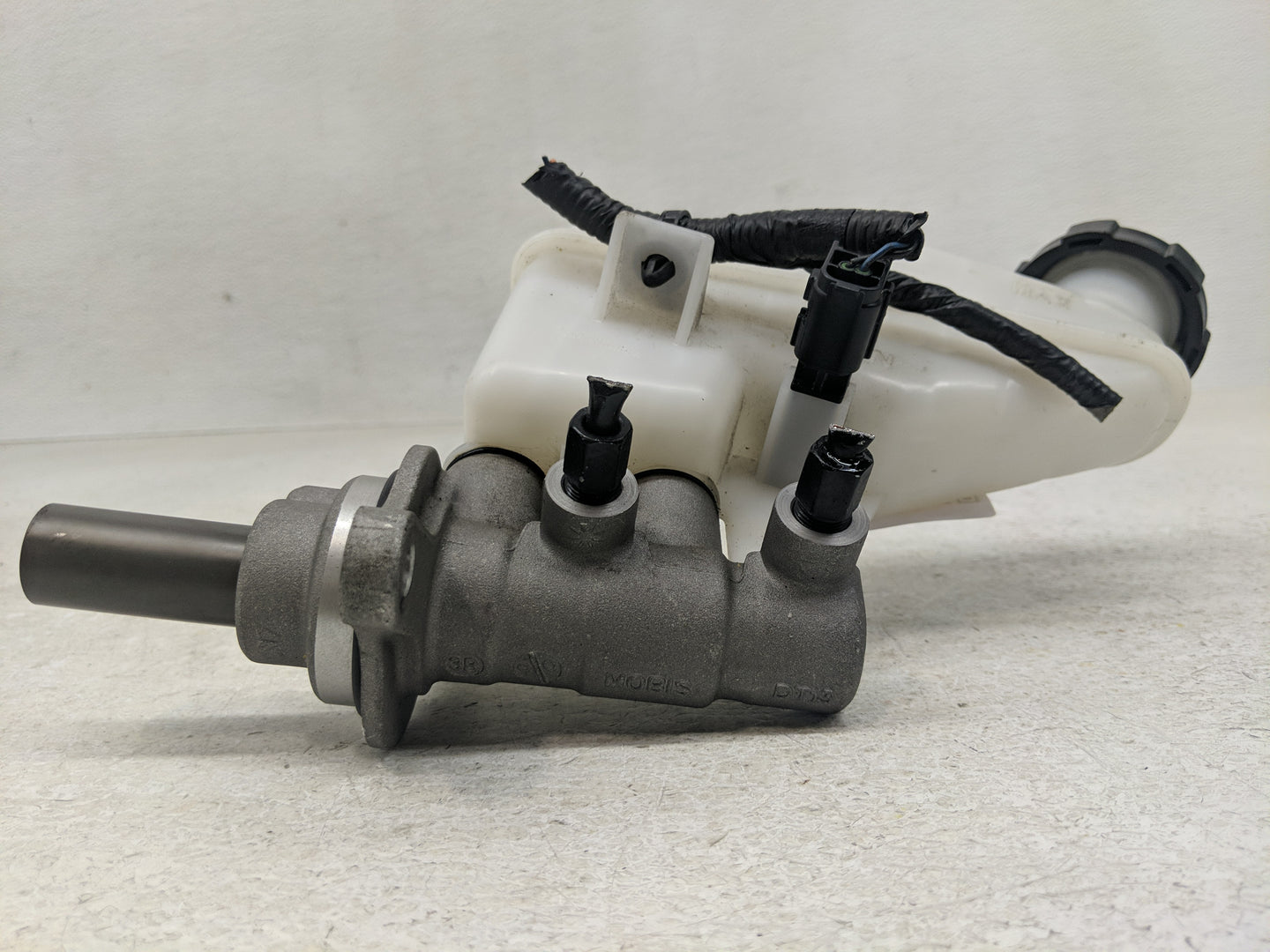 2023 Hyundai Elantra Brake Master Cylinder 1302303 - Oemusedautoparts1.com