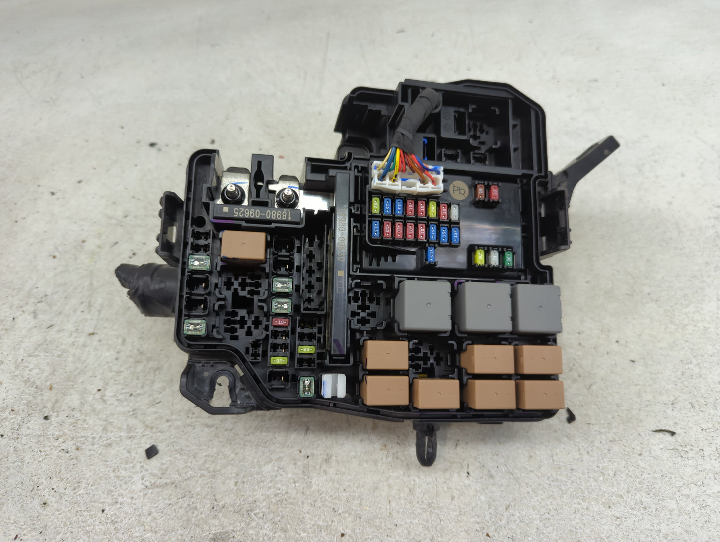 2021-2022 Hyundai Elantra Fusebox Fuse Box Panel Relay Module Fits Fits 2021 2022 OEM Used Auto Parts - Oemusedautoparts1.co