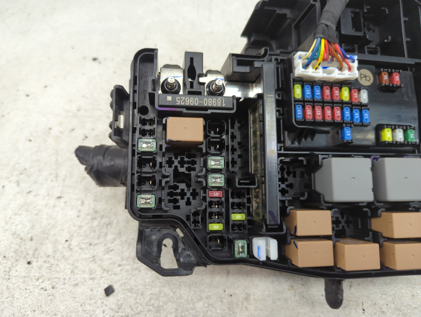 2021-2022 Hyundai Elantra Fusebox Fuse Box Panel Relay Module Fits Fits 2021 2022 OEM Used Auto Parts - Oemusedautoparts1.co