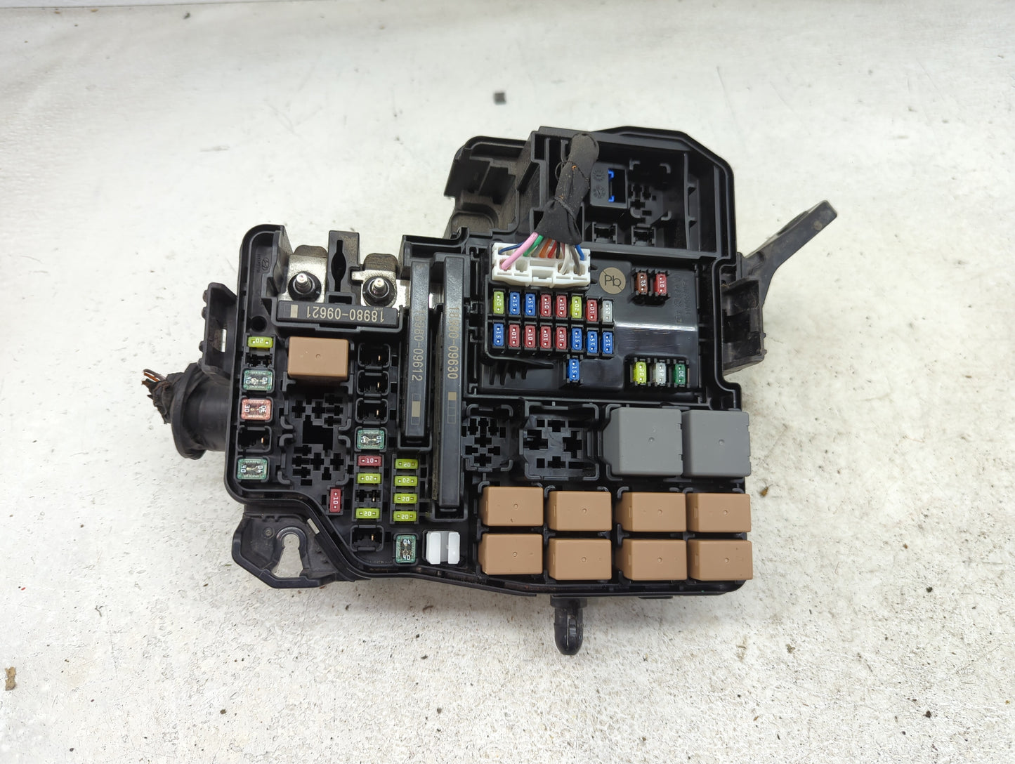 2021-2022 Hyundai Elantra Fusebox Fuse Box Panel Relay Module P/N:91956-IB020 18980-09621, 18980-09612 Fits Fits 2021 2022 O