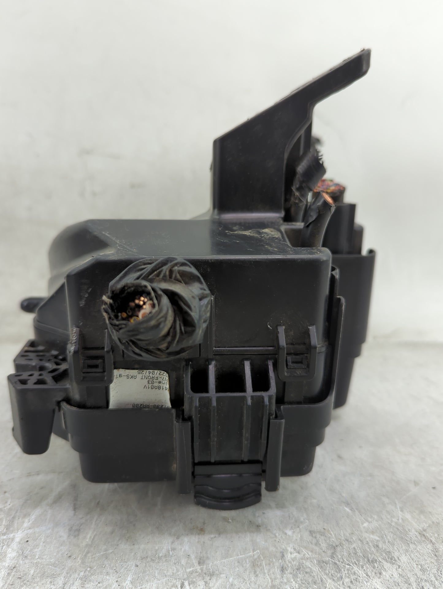 2021-2022 Hyundai Elantra Fusebox Fuse Box Panel Relay Module Fits Fits 2021 2022 OEM Used Auto Parts - Oemusedautoparts1.co