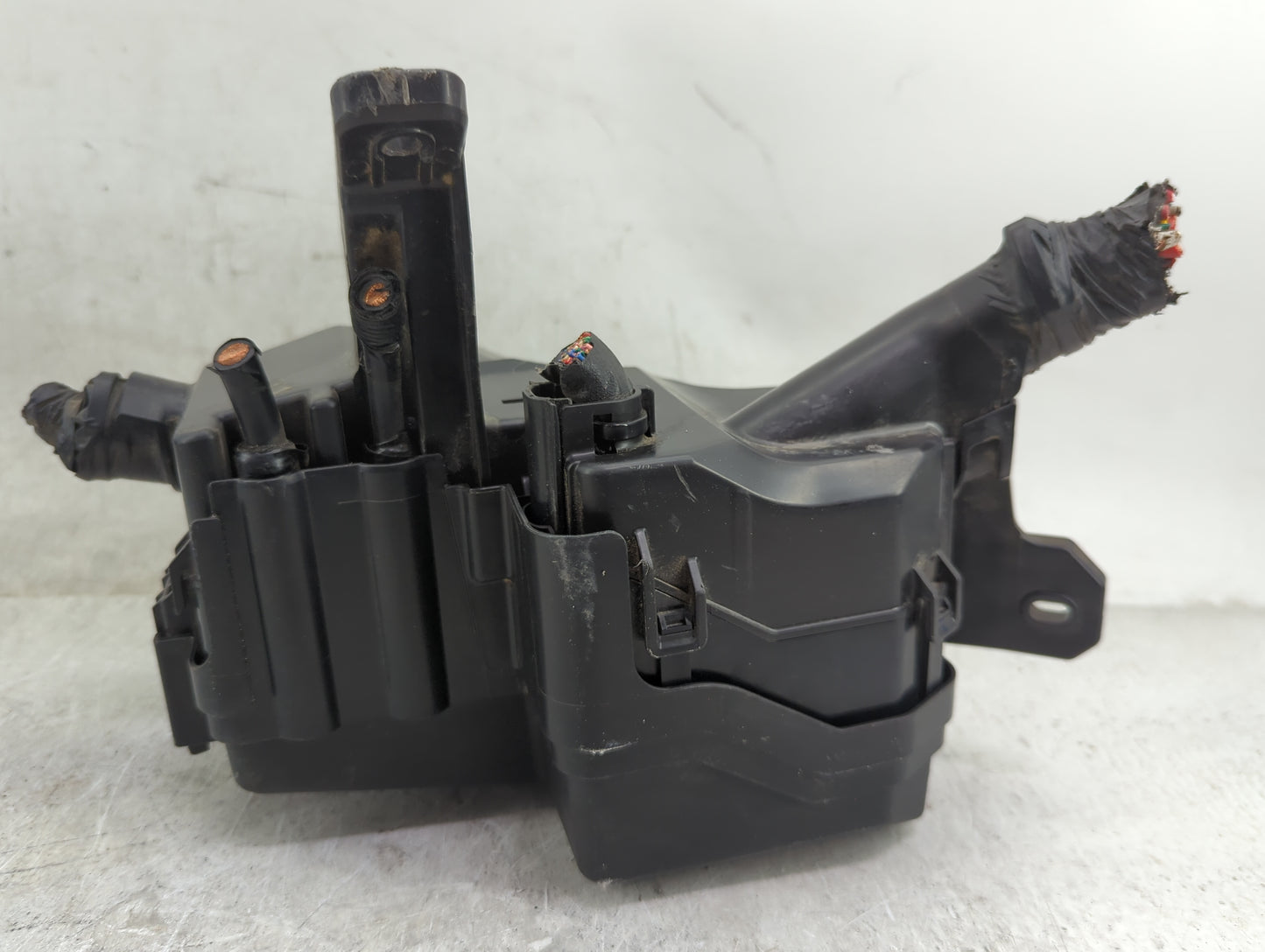 2021-2022 Hyundai Elantra Fusebox Fuse Box Panel Relay Module Fits Fits 2021 2022 OEM Used Auto Parts - Oemusedautoparts1.co