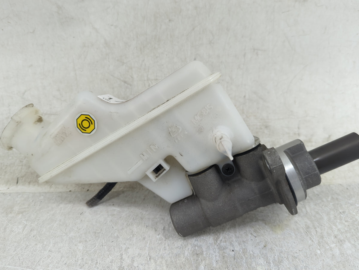 2023 Hyundai Elantra Brake Master Cylinder 1451350 - Oemusedautoparts1.com