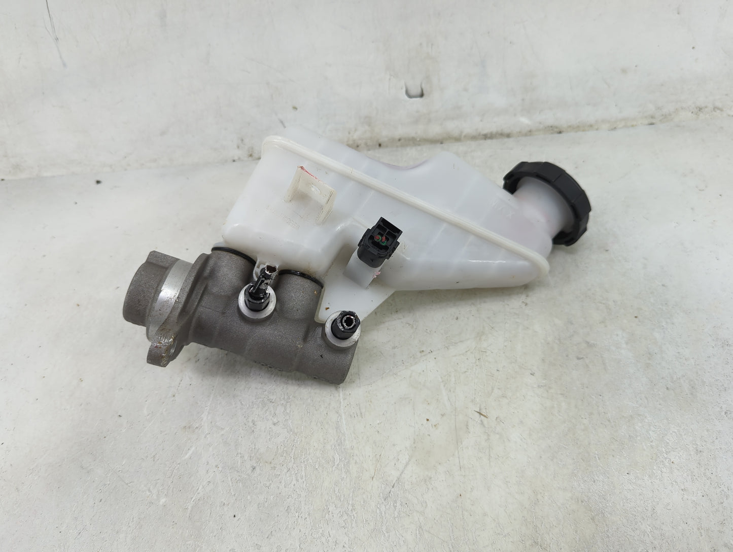 2023 Hyundai Elantra Brake Master Cylinder 1490016 - Oemusedautoparts1.com