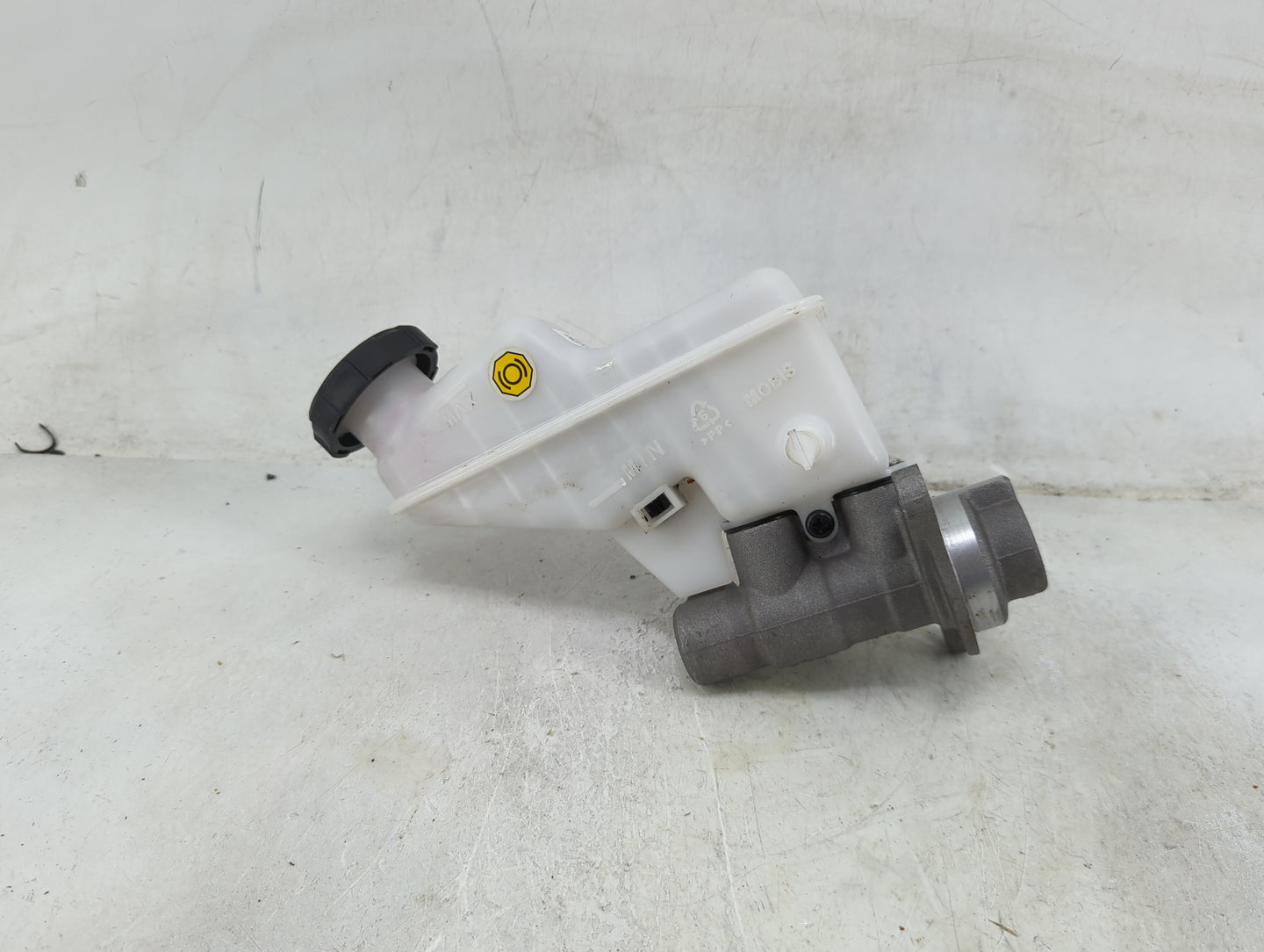 2023 Hyundai Elantra Brake Master Cylinder 1490016 - Oemusedautoparts1.com