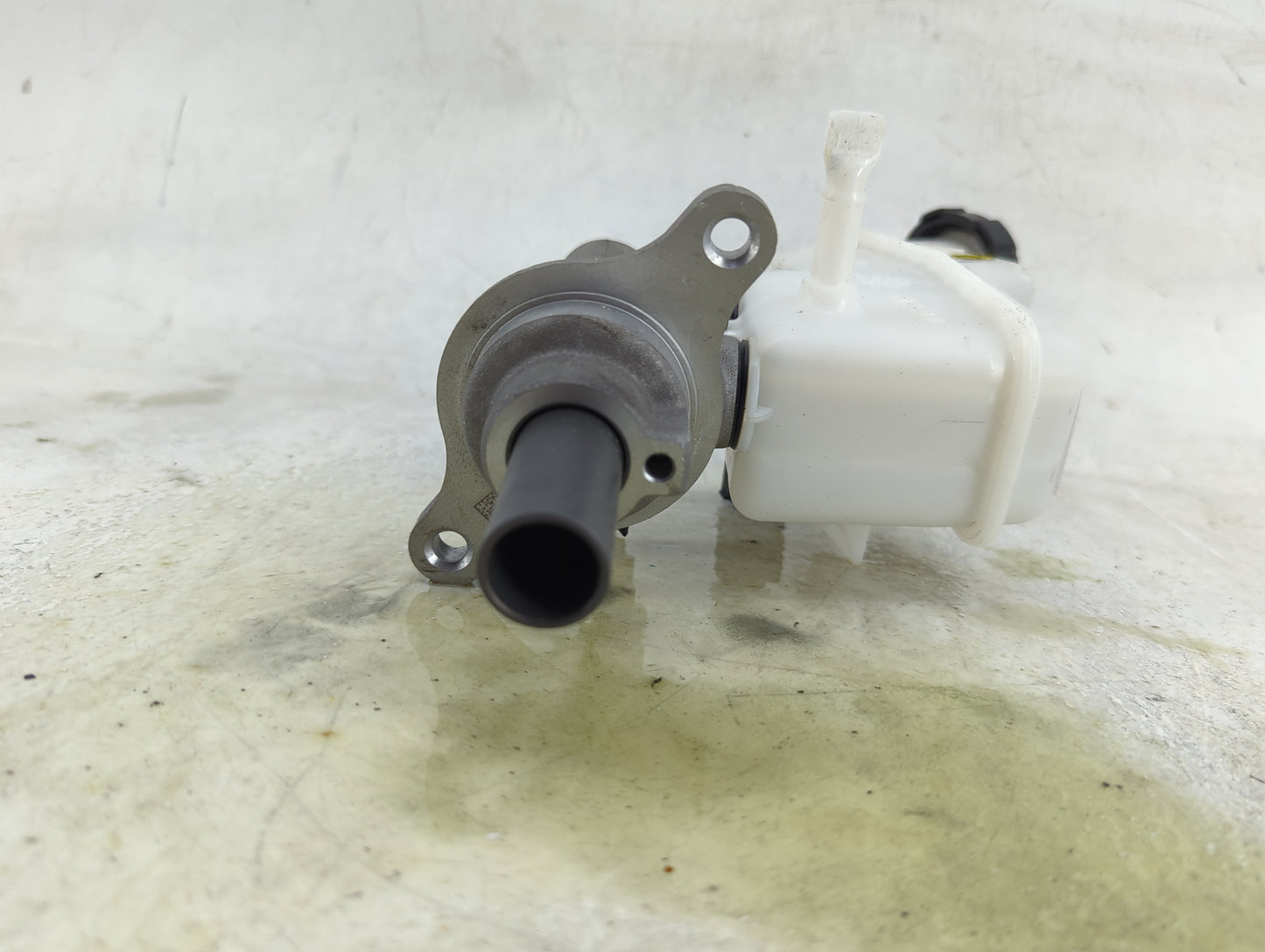 2023 Hyundai Elantra Brake Master Cylinder 1490691 - Oemusedautoparts1.com