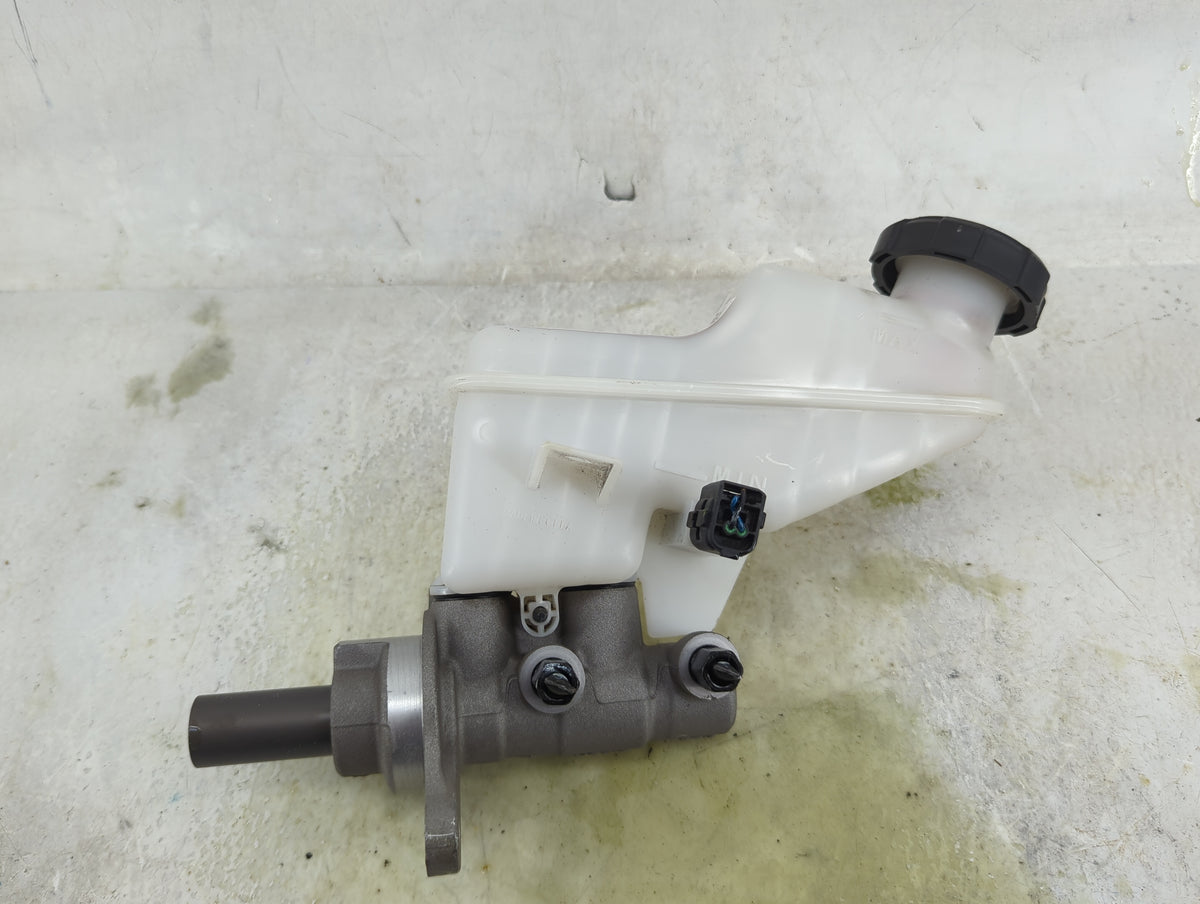 2023 Hyundai Elantra Brake Master Cylinder 1490691 - Oemusedautoparts1.com