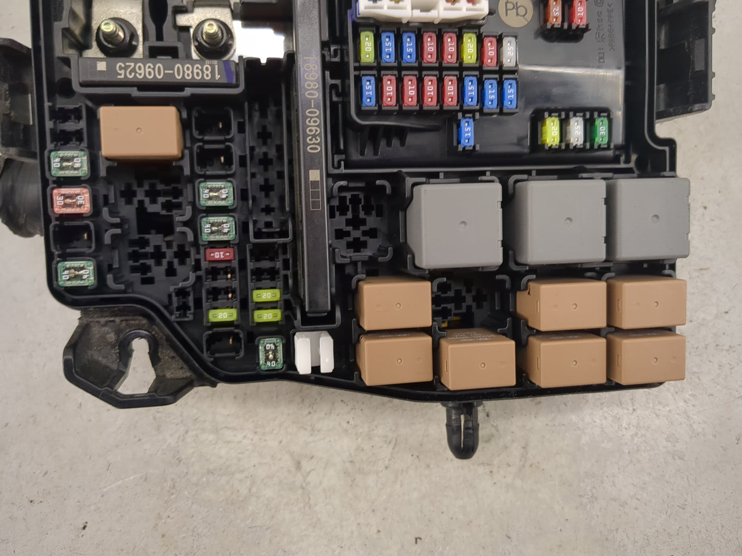 2021-2022 Hyundai Elantra Fusebox Fuse Box Panel Relay Module P/N:18980-09625 18980-09630, 91230-AA200AA Fits Fits 2021 2022