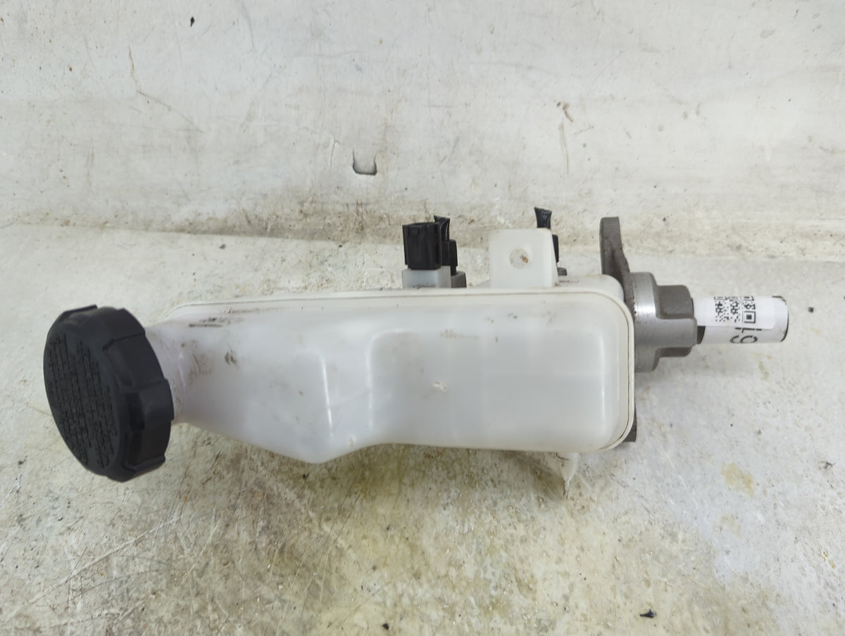 2023 Hyundai Elantra Brake Master Cylinder 1496573 - Oemusedautoparts1.com