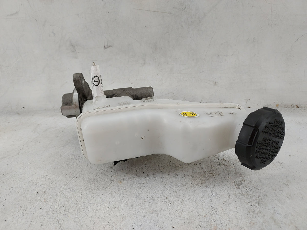 2023 Hyundai Elantra Brake Master Cylinder 1498993 - Oemusedautoparts1.com