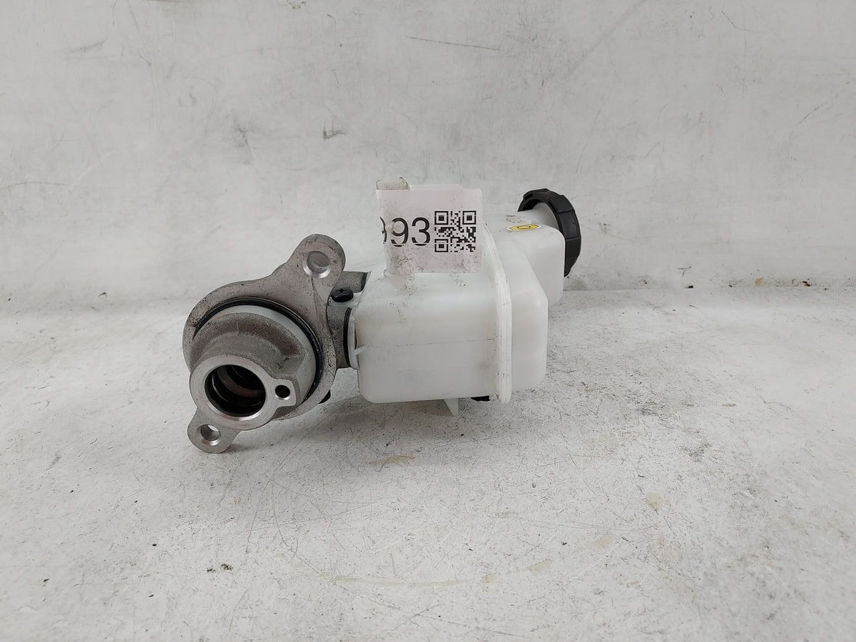 2023 Hyundai Elantra Brake Master Cylinder 1498993 - Oemusedautoparts1.com
