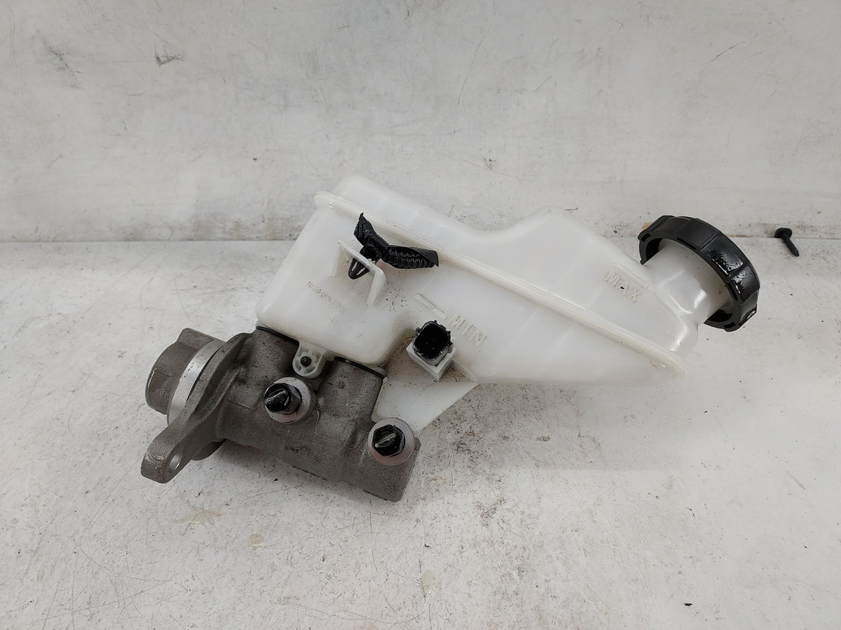 2023 Hyundai Elantra Brake Master Cylinder 1498993 - Oemusedautoparts1.com