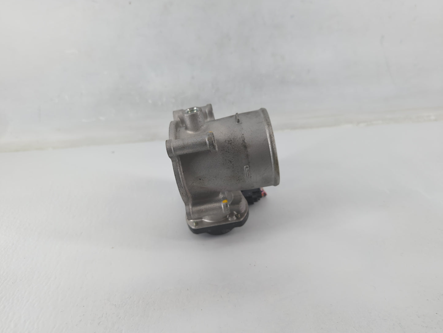 2021-2022 Hyundai Elantra Throttle Body P/N:35100-2J410 Fits Fits 2021 2022 OEM Used Auto Parts - Oemusedautoparts1.com