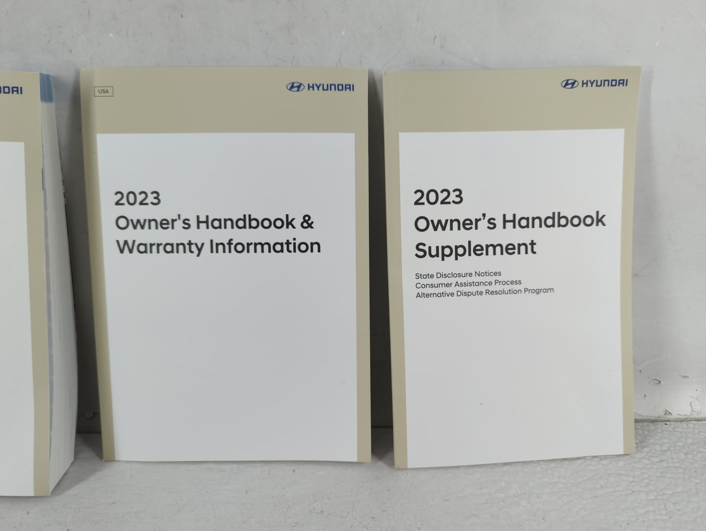 2023 Hyundai Elantra Owners Manual Book Guide P/N:POAO-EU27C OEM Used Auto Parts - Oemusedautoparts1.com