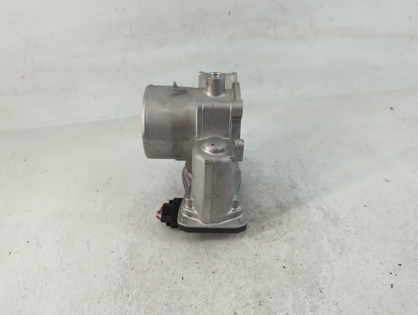 2021-2022 Hyundai Elantra Throttle Body P/N:35100-2J410 Fits Fits 2021 2022 OEM Used Auto Parts - Oemusedautoparts1.com