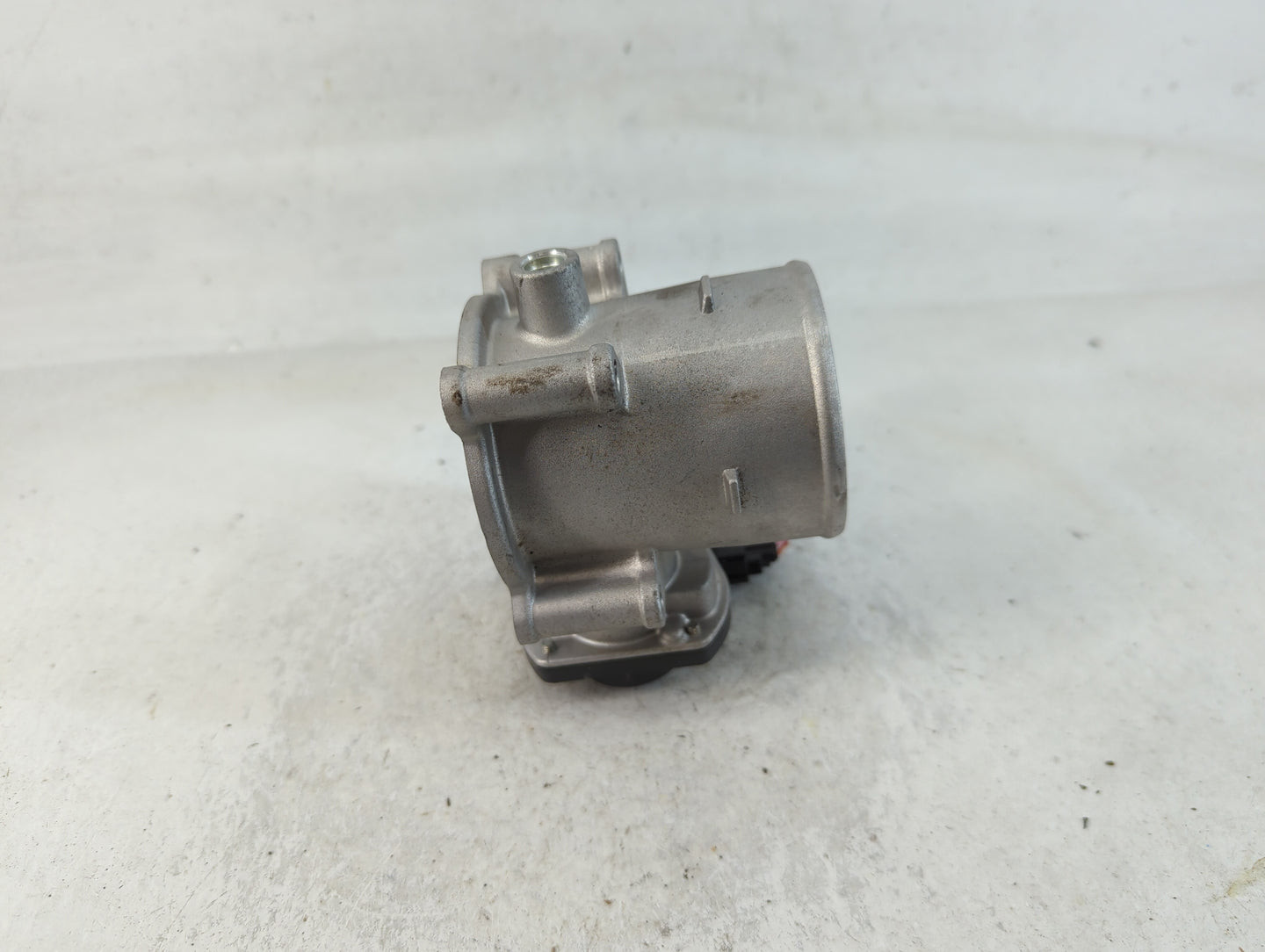2021-2022 Hyundai Elantra Throttle Body P/N:35100-2J410 Fits Fits 2021 2022 OEM Used Auto Parts - Oemusedautoparts1.com