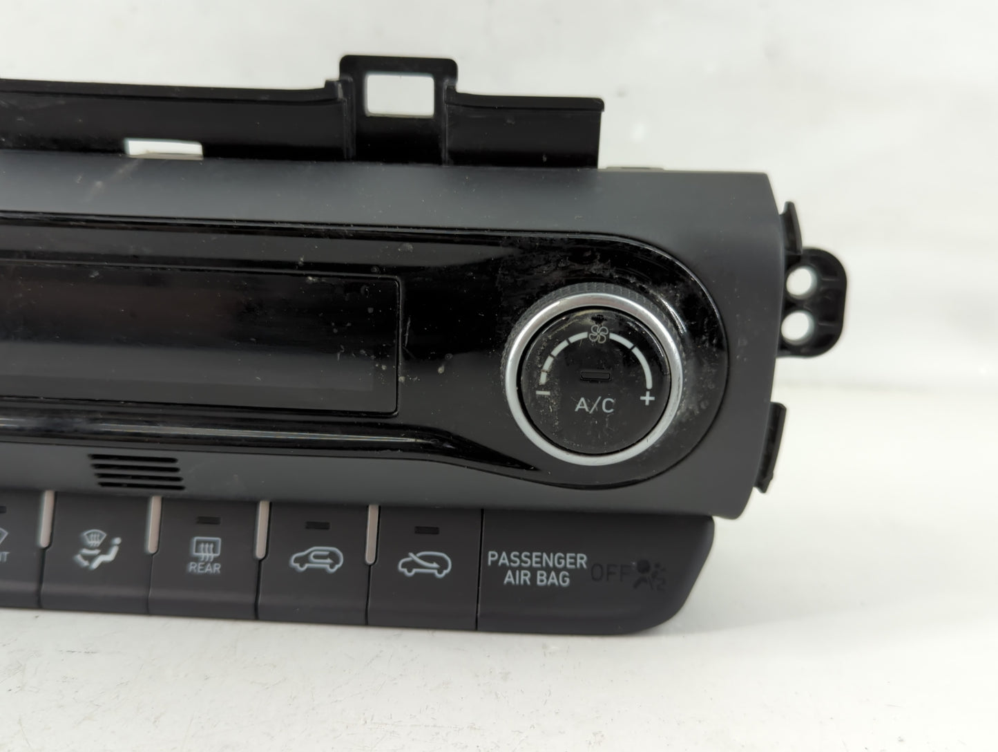 2022 Hyundai Kona Climate Control Module Temperature AC/Heater Replacement P/N:97250-J9010 Fits OEM Used Auto Parts - Oemuse