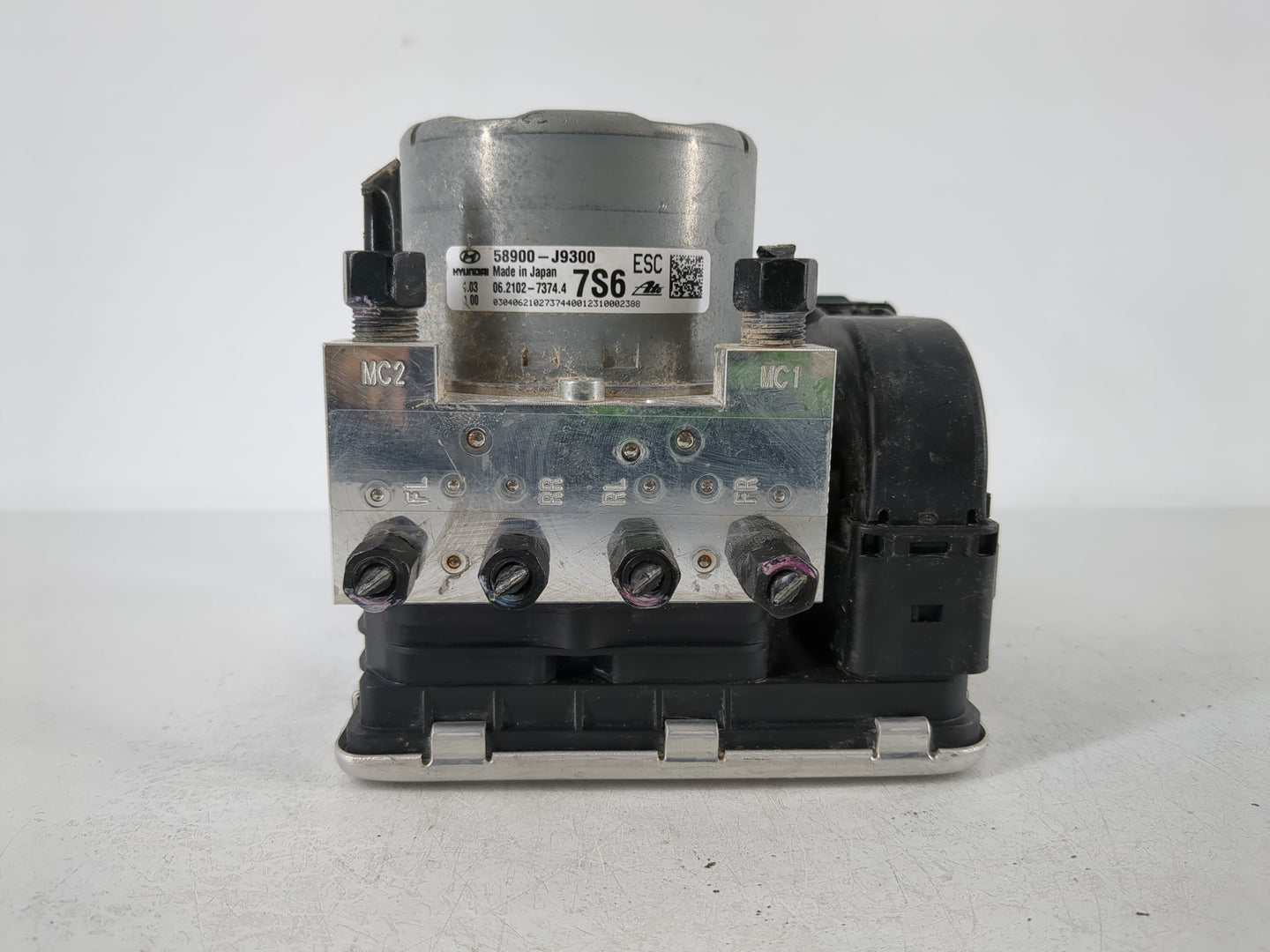 2022 Hyundai Kona ABS Pump Control Module Replacement P/N:58900-J9300 Fits OEM Used Auto Parts - Oemusedautoparts1.com