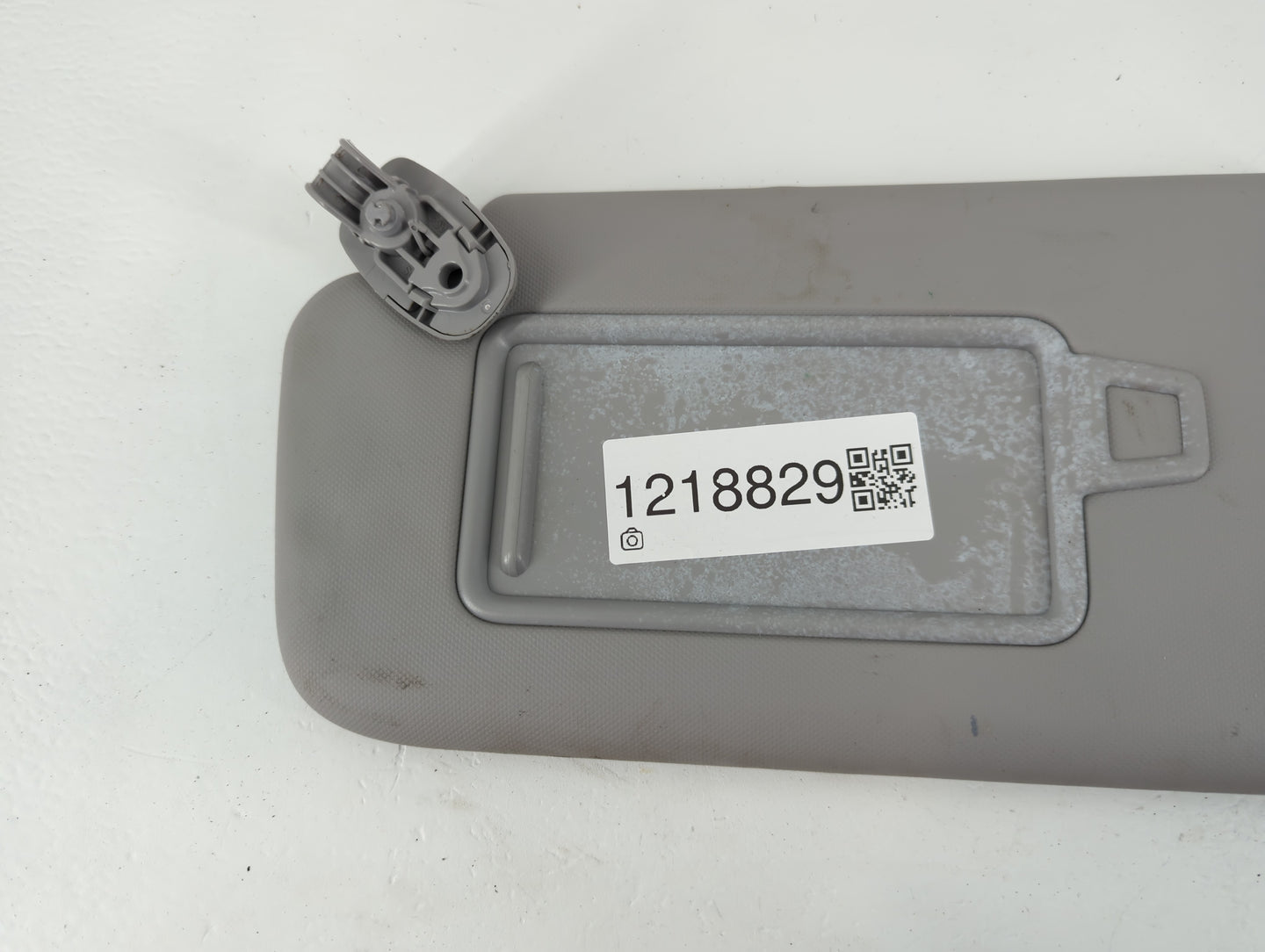 2022 Hyundai Kona Sun Visor Shade Replacement Driver Left Mirror Fits OEM Used Auto Parts - Oemusedautoparts1.com