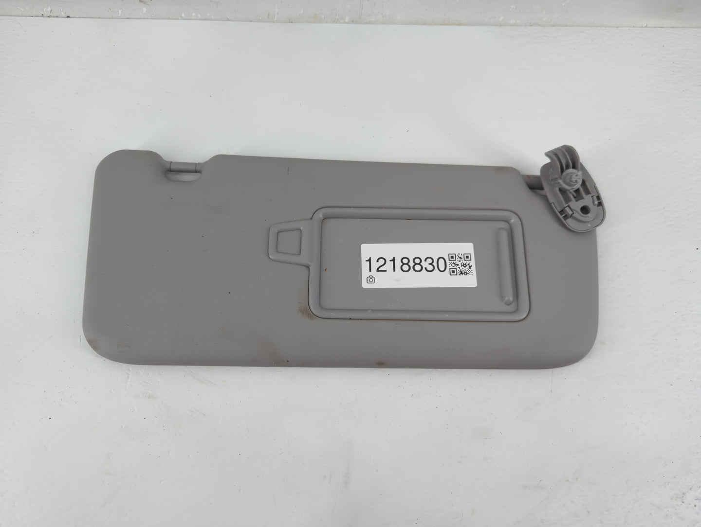 2022 Hyundai Kona Sun Visor Shade Replacement Passenger Right Mirror Fits OEM Used Auto Parts - Oemusedautoparts1.com