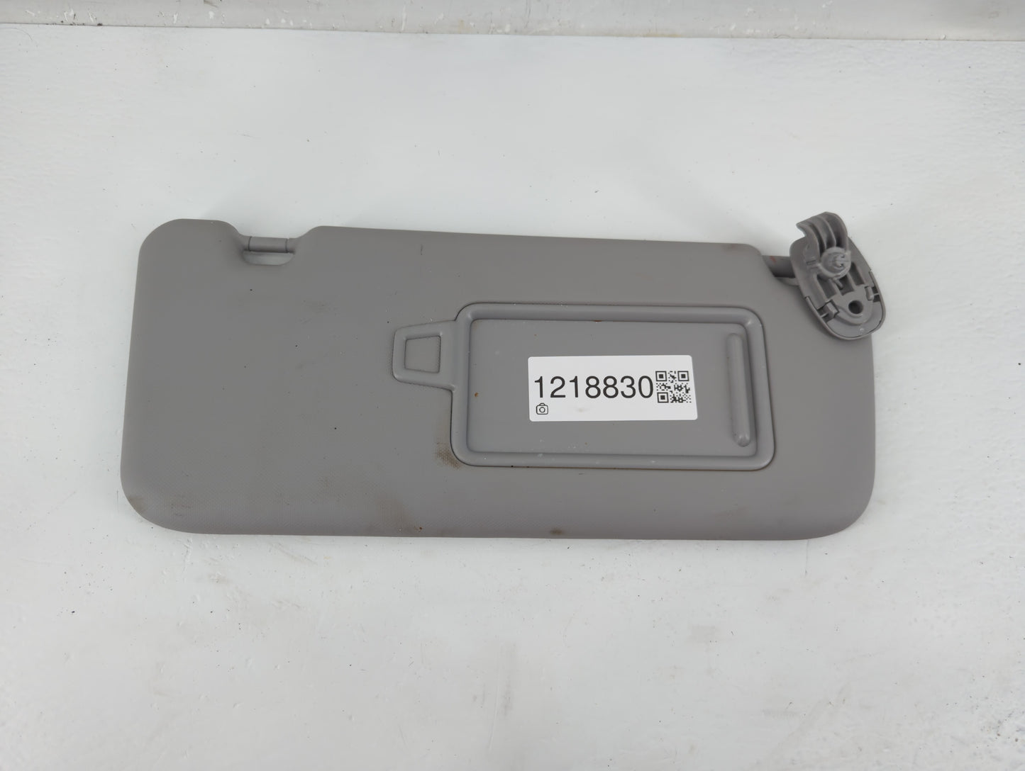 2022 Hyundai Kona Sun Visor Shade Replacement Passenger Right Mirror Fits OEM Used Auto Parts - Oemusedautoparts1.com