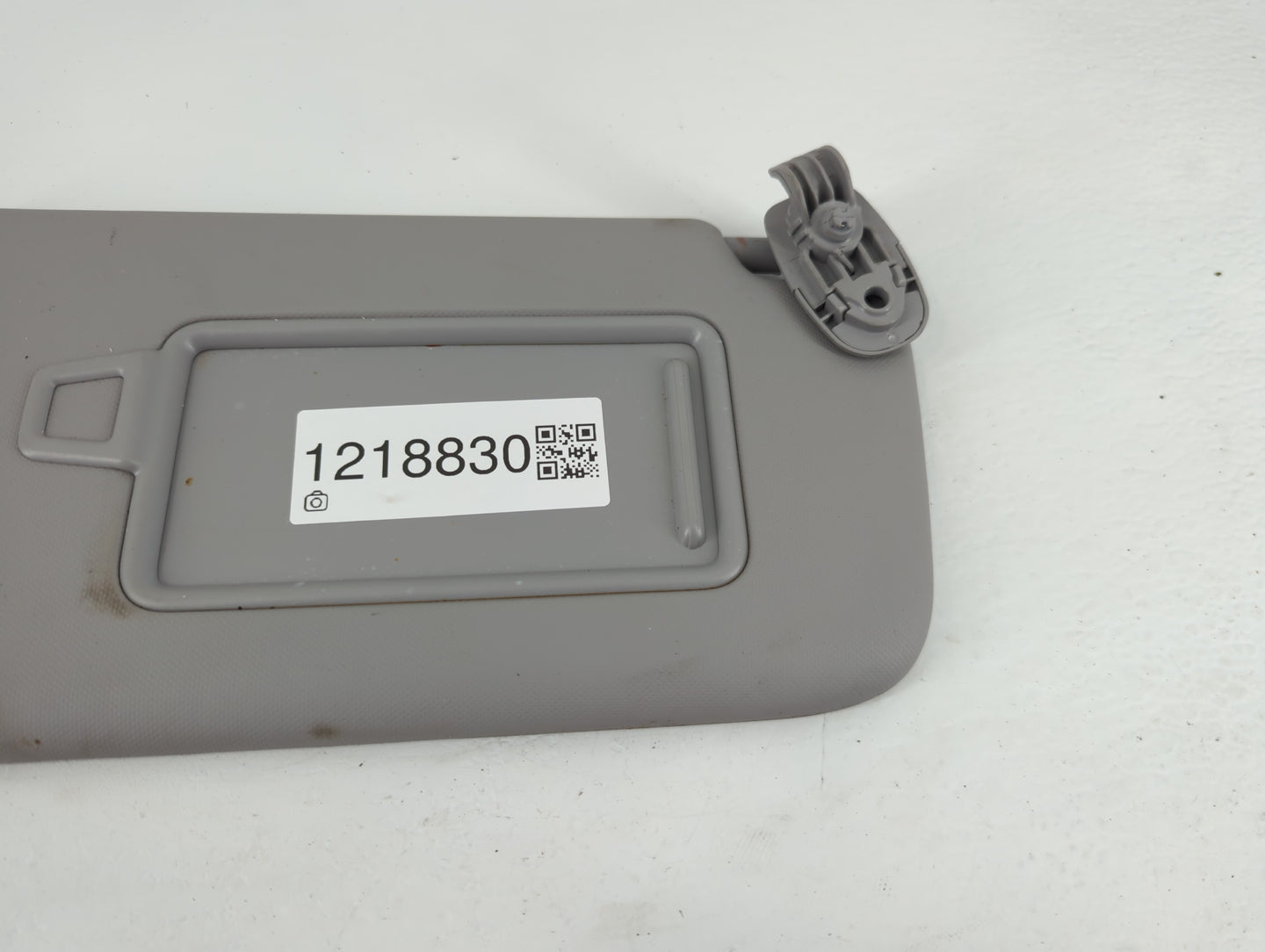 2022 Hyundai Kona Sun Visor Shade Replacement Passenger Right Mirror Fits OEM Used Auto Parts - Oemusedautoparts1.com