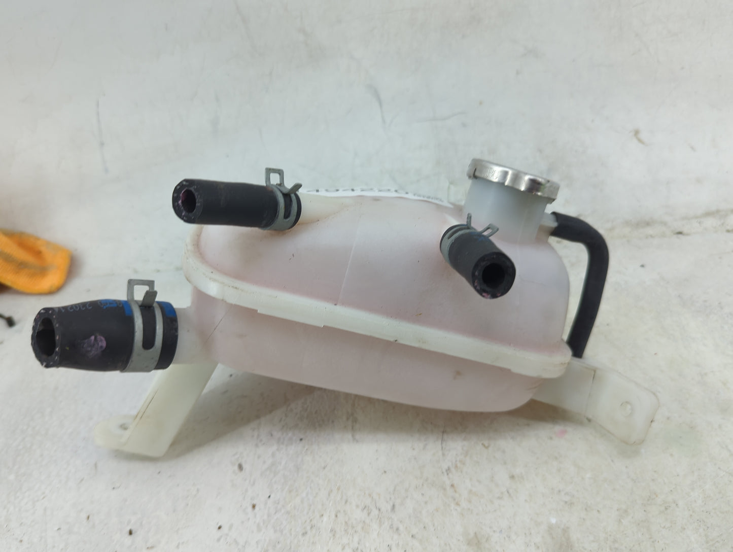2022-2022 Hyundai Kona Radiator Coolant Overflow Expansion Tank Bottle - Oemusedautoparts1.com