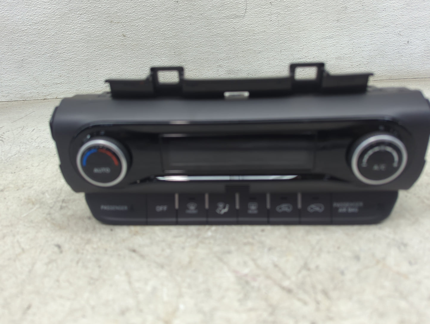 2022 Hyundai Kona Climate Control Module Temperature AC/Heater Replacement P/N:97250-J9DV0 C20038-8970 Fits OEM Used Auto Pa
