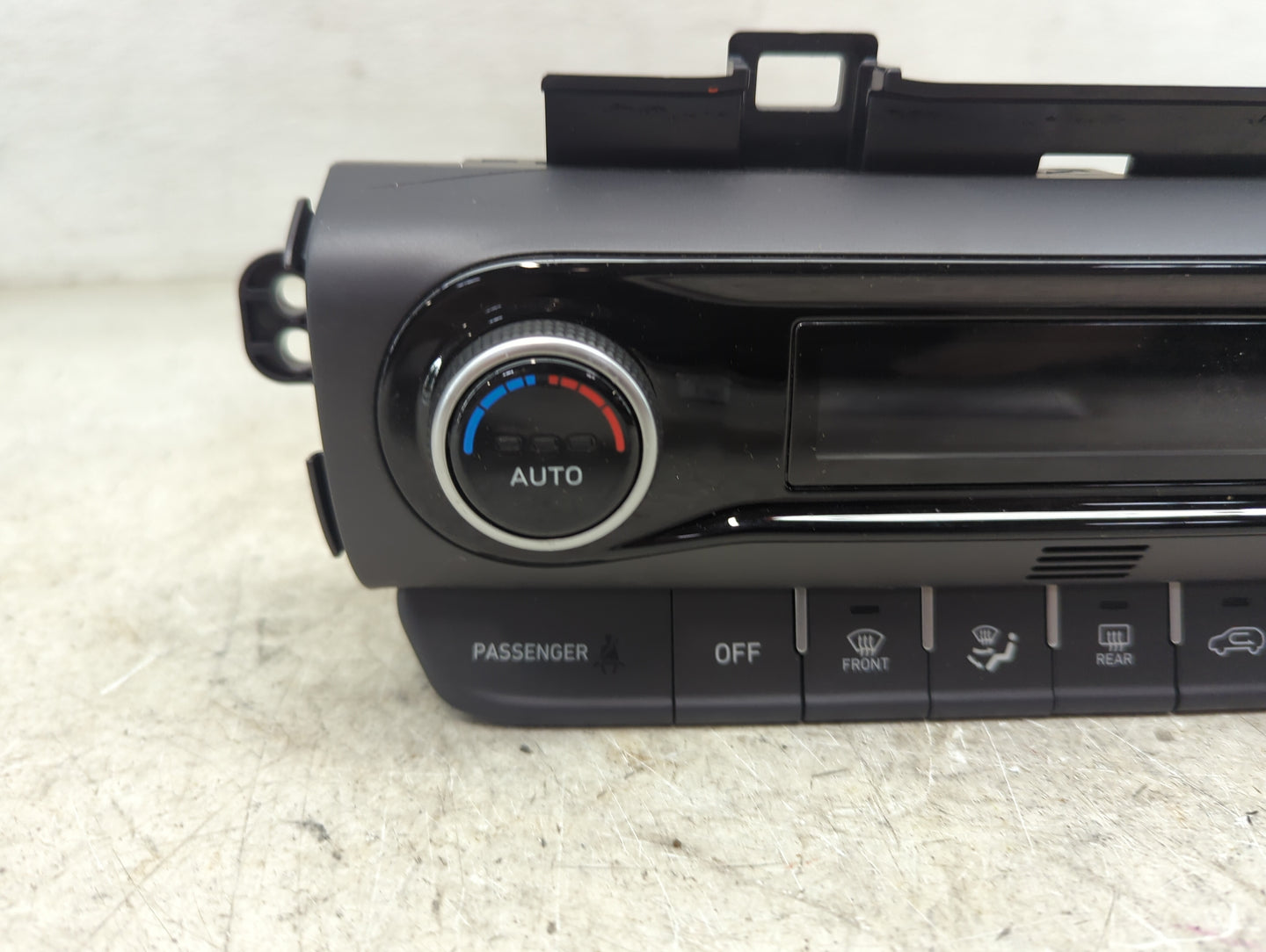 2022 Hyundai Kona Climate Control Module Temperature AC/Heater Replacement P/N:97250-J9DV0 C20038-8970 Fits OEM Used Auto Pa