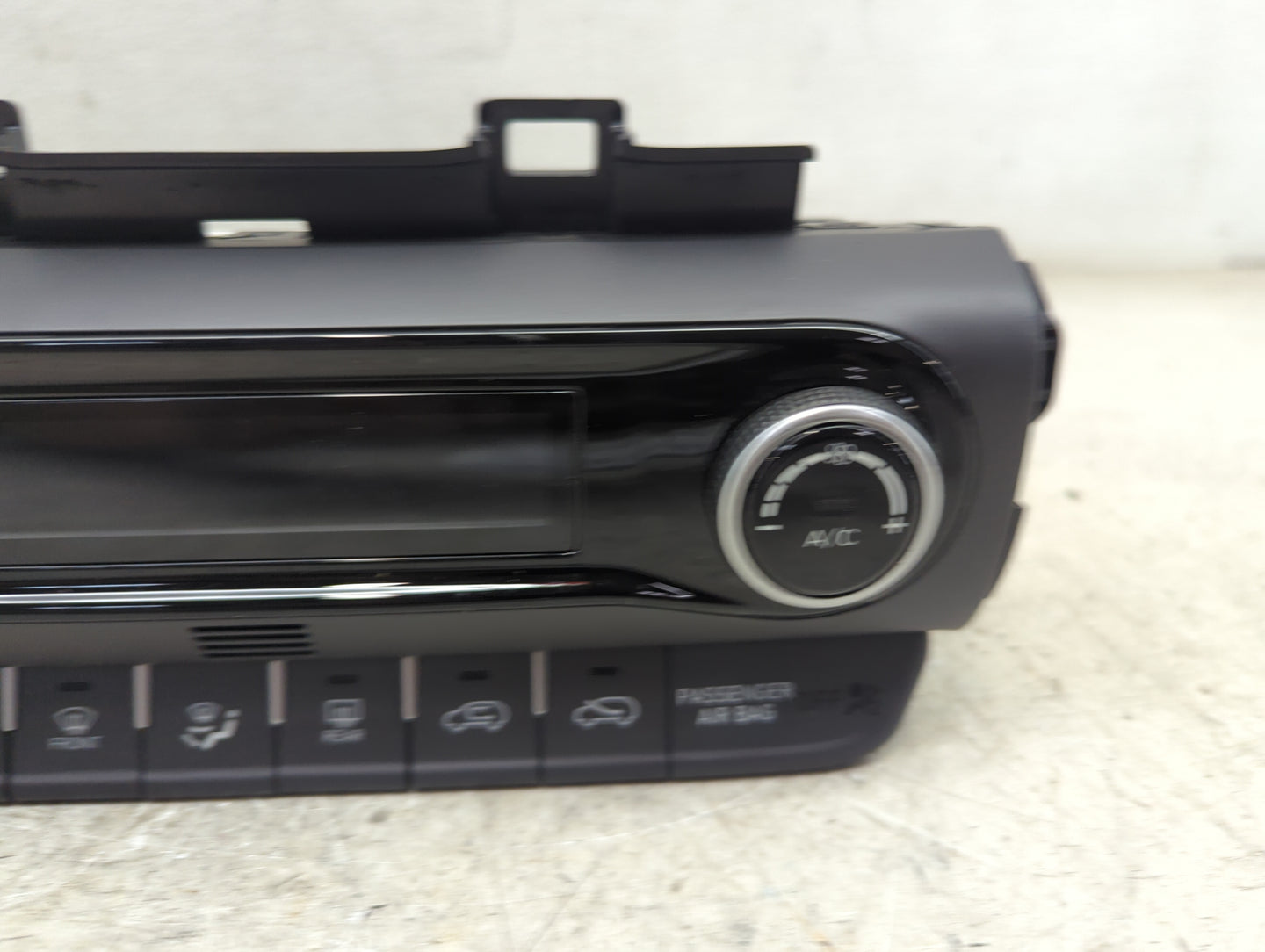 2022 Hyundai Kona Climate Control Module Temperature AC/Heater Replacement P/N:97250-J9DV0 C20038-8970 Fits OEM Used Auto Pa