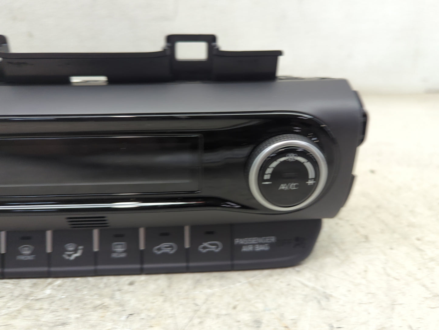 2022 Hyundai Kona Climate Control Module Temperature AC/Heater Replacement P/N:97250-J9DV0 C20038-8970 Fits OEM Used Auto Pa