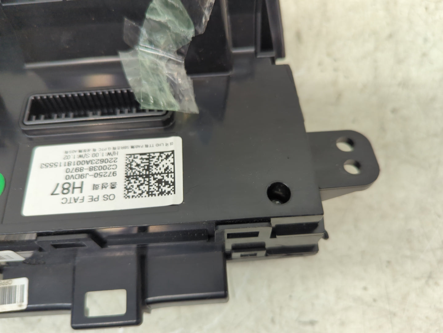 2022 Hyundai Kona Climate Control Module Temperature AC/Heater Replacement P/N:97250-J9DV0 C20038-8970 Fits OEM Used Auto Pa