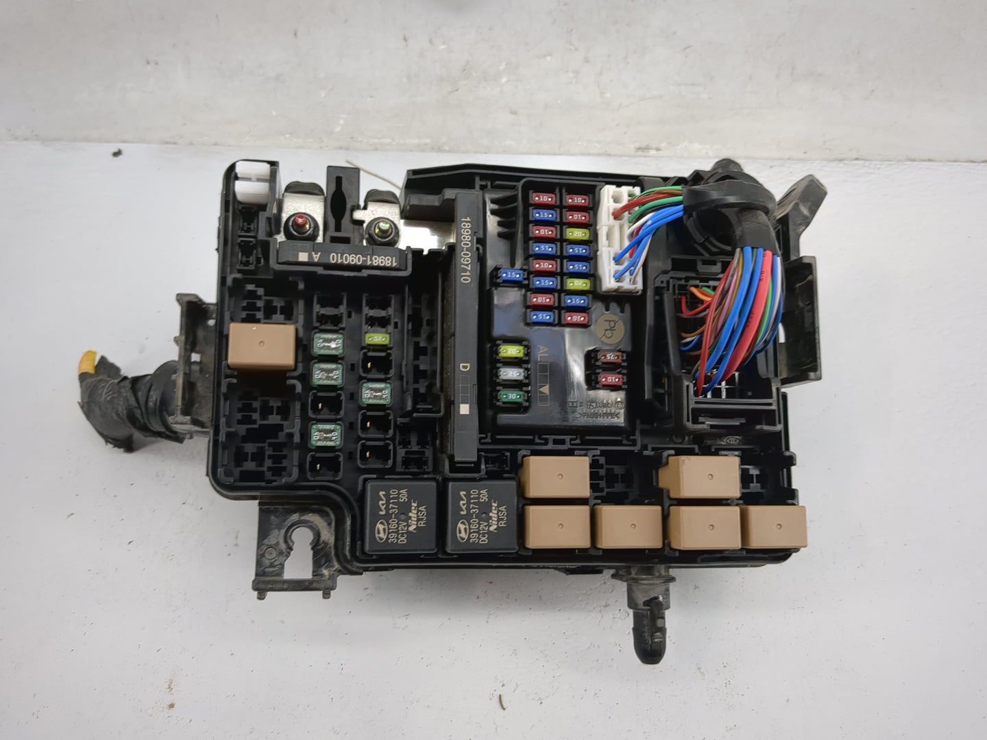 2022 Hyundai Kona Fusebox Fuse Box Panel Relay Module P/N:91956-J9220 Fits OEM Used Auto Parts - Oemusedautoparts1.com