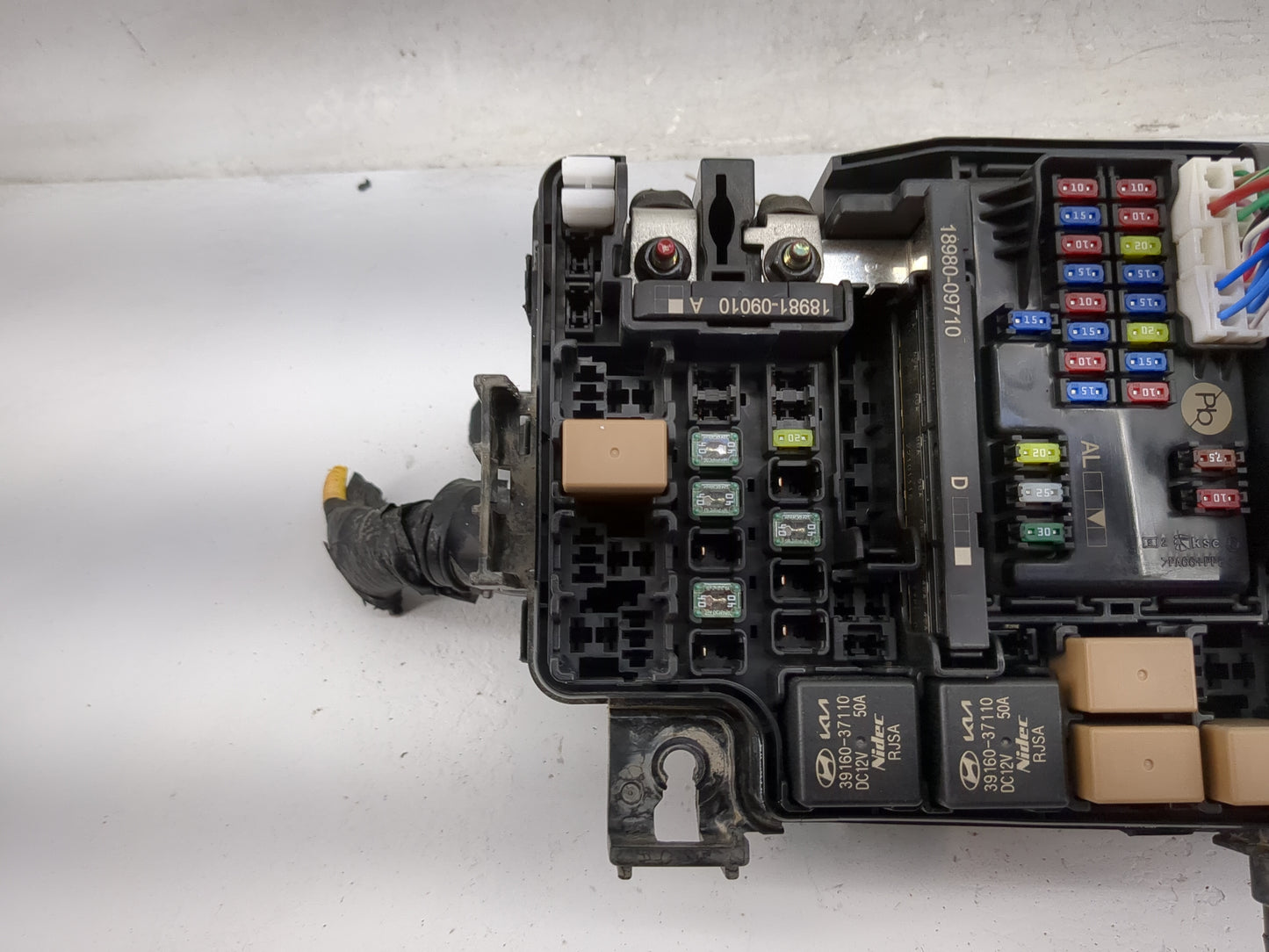 2022 Hyundai Kona Fusebox Fuse Box Panel Relay Module P/N:91956-J9220 Fits OEM Used Auto Parts - Oemusedautoparts1.com