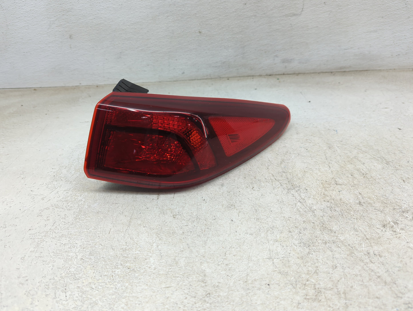 2022 Hyundai Kona Tail Light Assembly Passenger Right OEM P/N:92402J9510 92402-J95, 92402-J96, 92402-J951, 92402-J961 Fits O