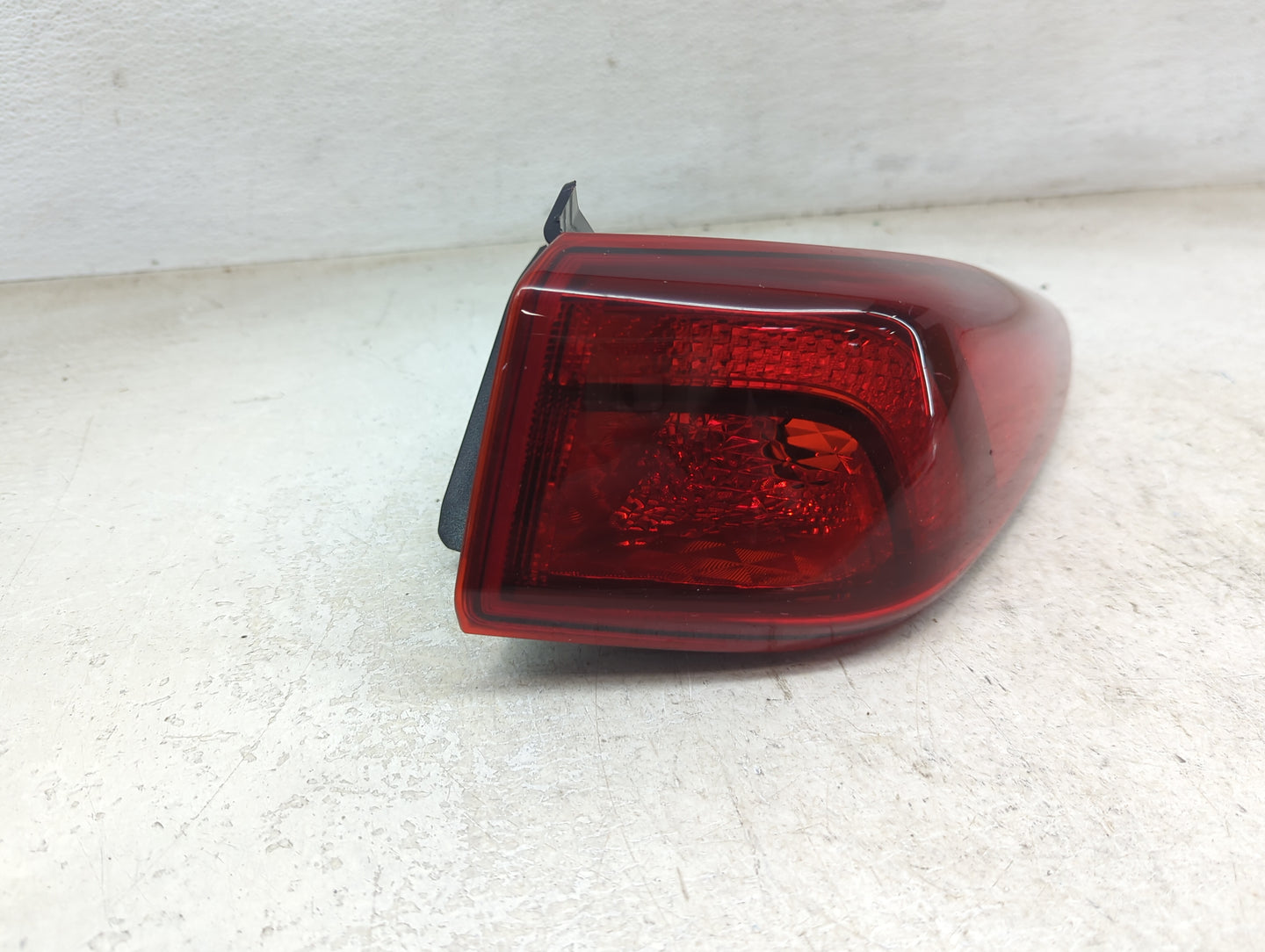 2022 Hyundai Kona Tail Light Assembly Passenger Right OEM P/N:92402J9510 92402-J95, 92402-J96, 92402-J951, 92402-J961 Fits O