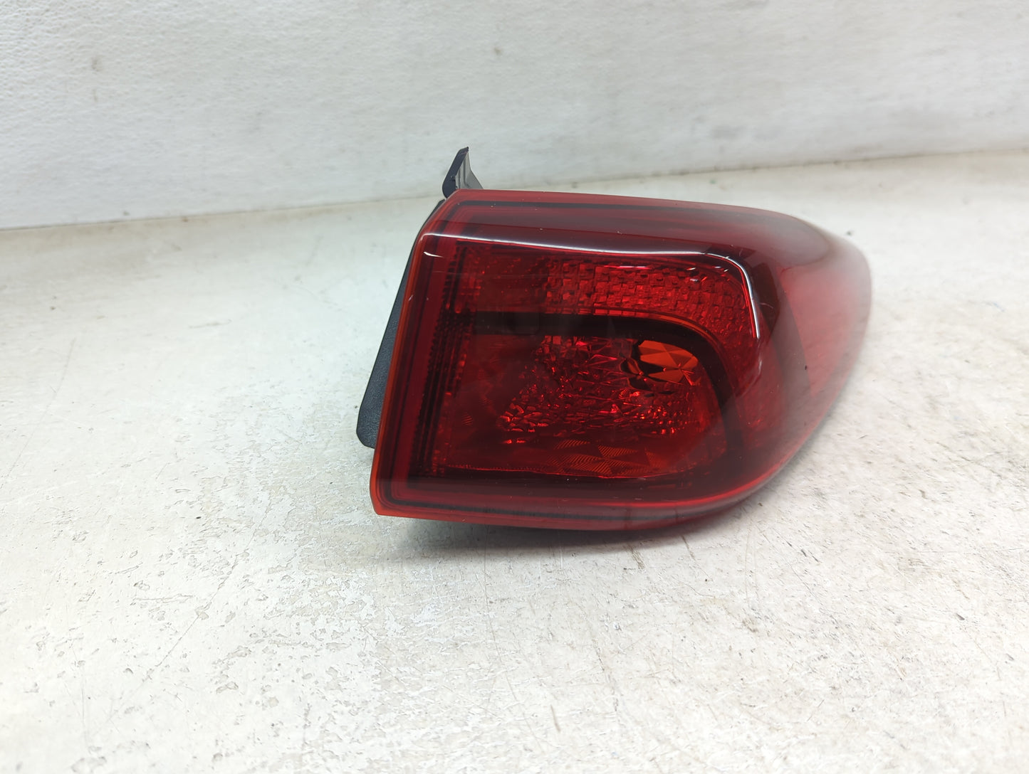 2022 Hyundai Kona Tail Light Assembly Passenger Right OEM P/N:92402J9510 92402-J95, 92402-J96, 92402-J951, 92402-J961 Fits O