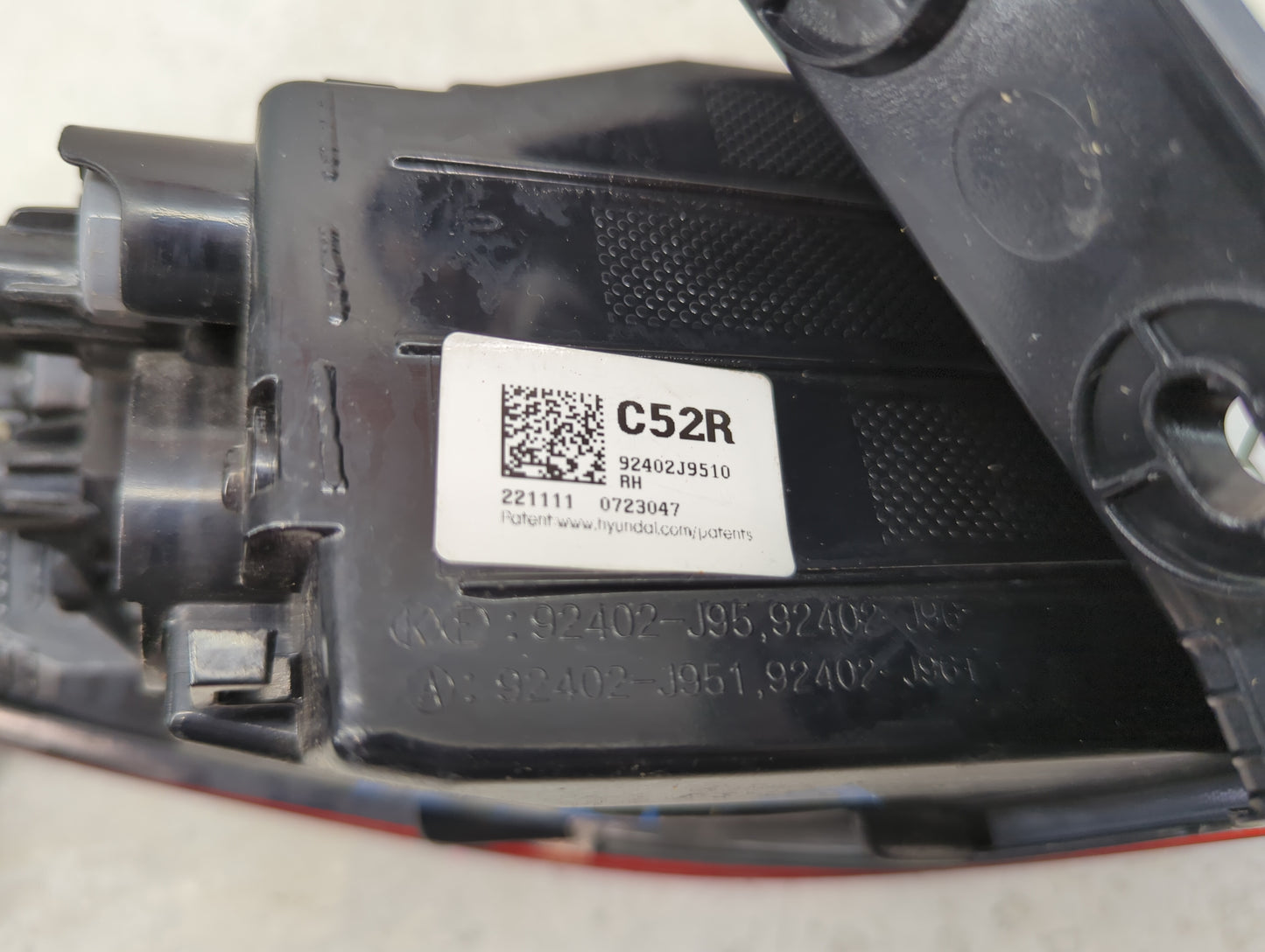 2022 Hyundai Kona Tail Light Assembly Passenger Right OEM P/N:92402J9510 92402-J95, 92402-J96, 92402-J951, 92402-J961 Fits O