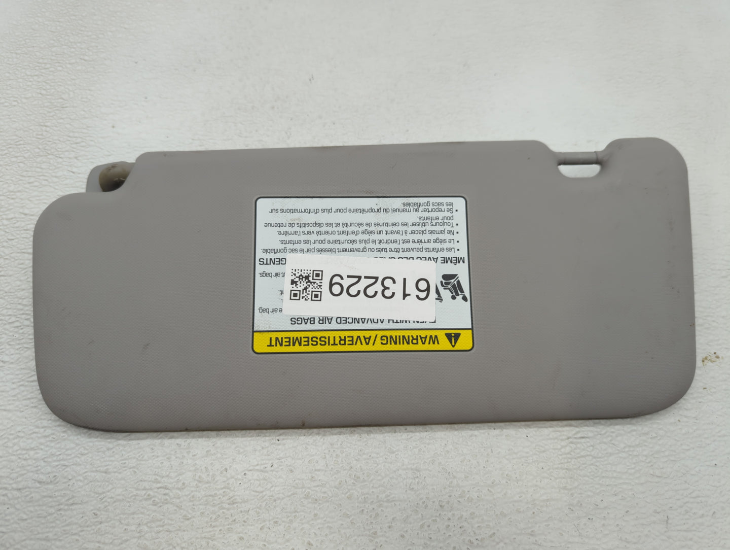 2022 Hyundai Kona Sun Visor Shade Replacement Passenger Right Mirror Fits OEM Used Auto Parts - Oemusedautoparts1.com