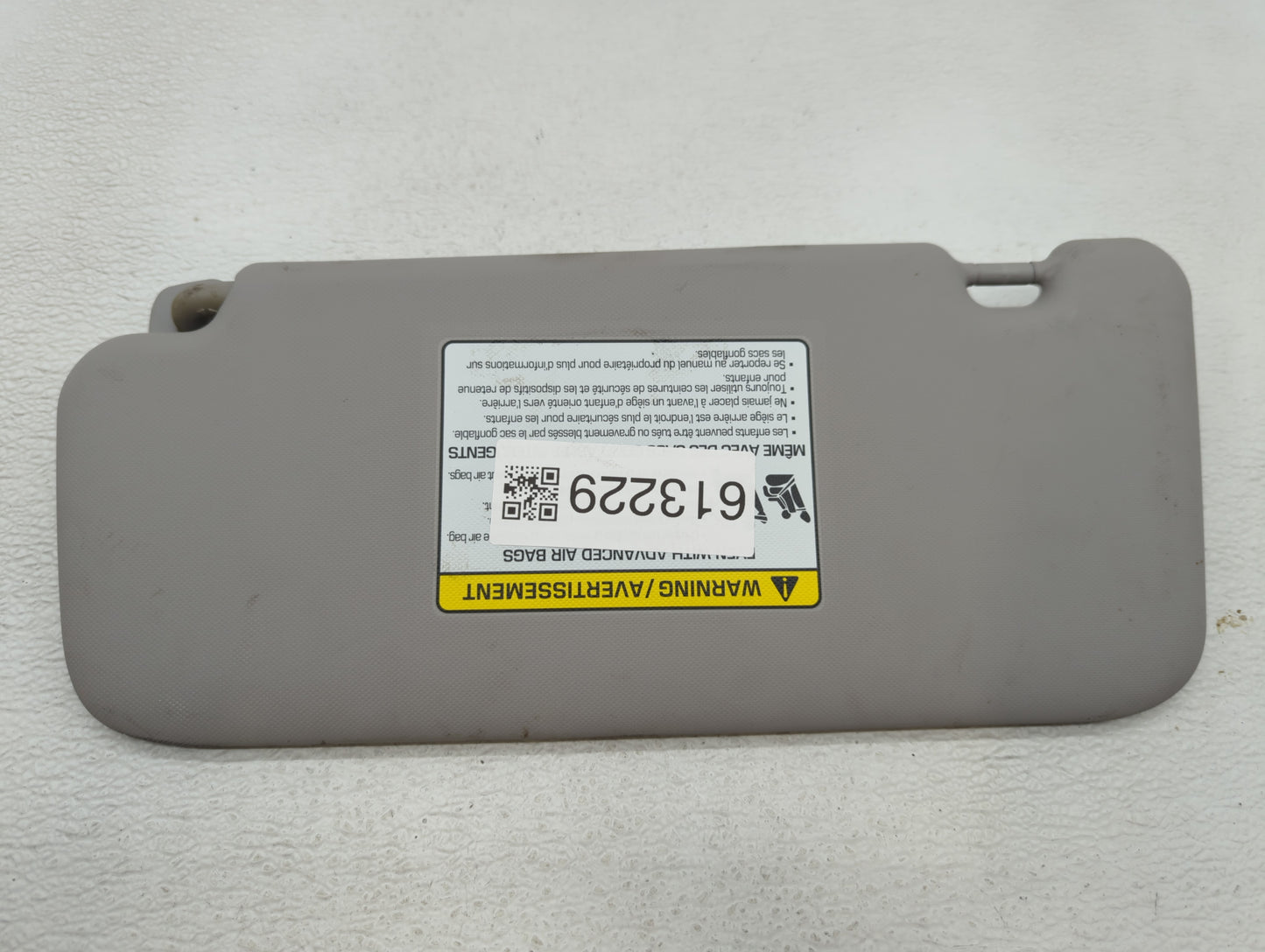 2022 Hyundai Kona Sun Visor Shade Replacement Passenger Right Mirror Fits OEM Used Auto Parts - Oemusedautoparts1.com