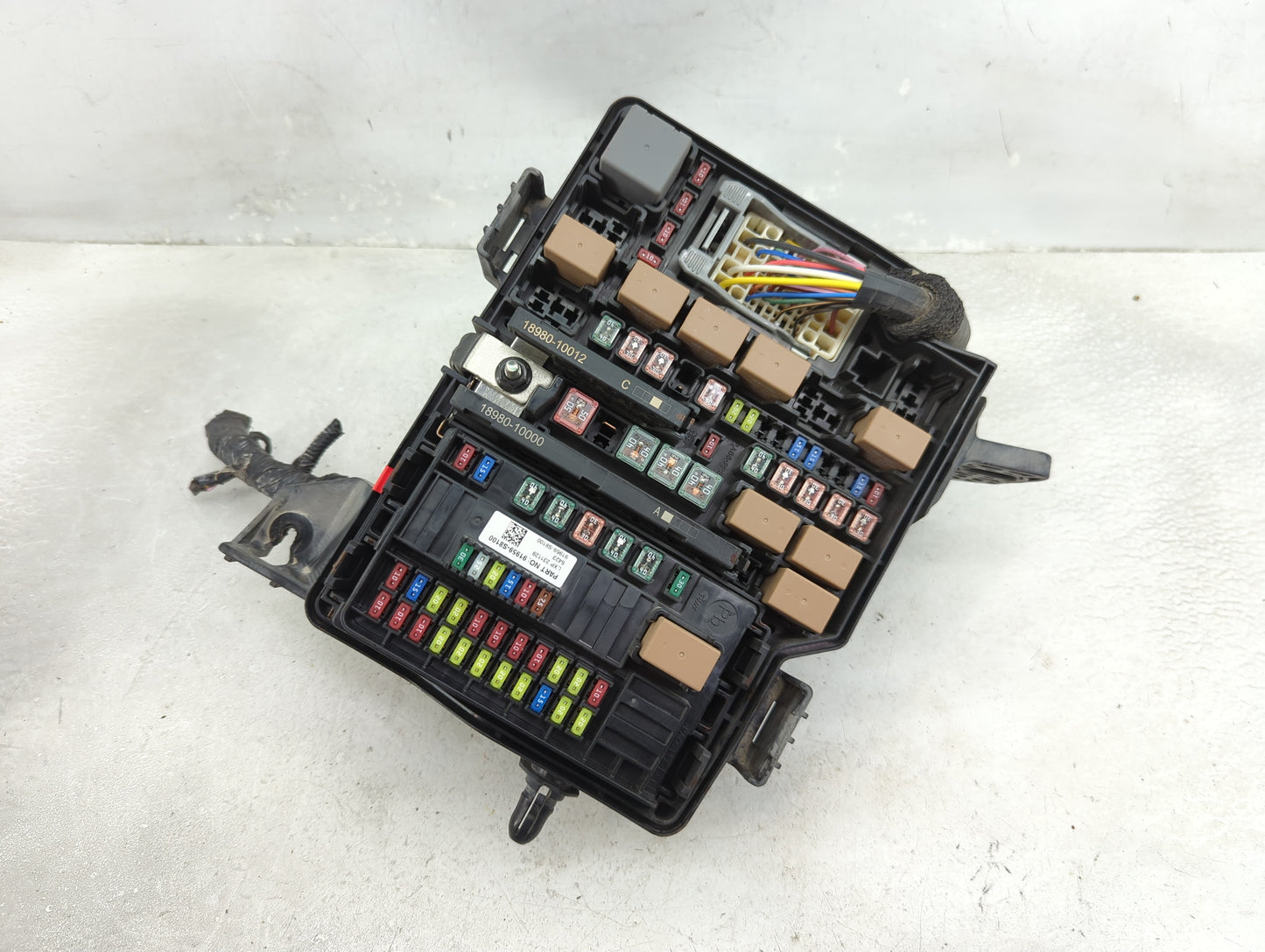 2020-2022 Hyundai Palisade Fusebox Fuse Box Panel Relay Module P/N:91230-S8850 Fits Fits 2020 2021 2022 OEM Used Auto Parts 