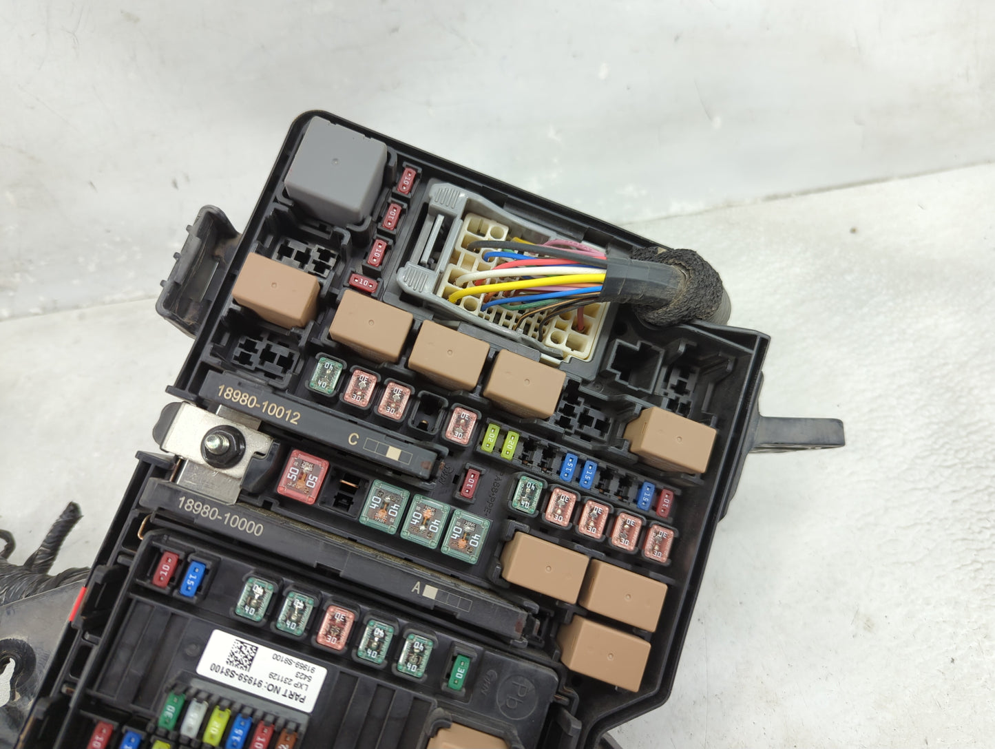 2020-2022 Hyundai Palisade Fusebox Fuse Box Panel Relay Module P/N:91230-S8850 Fits Fits 2020 2021 2022 OEM Used Auto Parts 