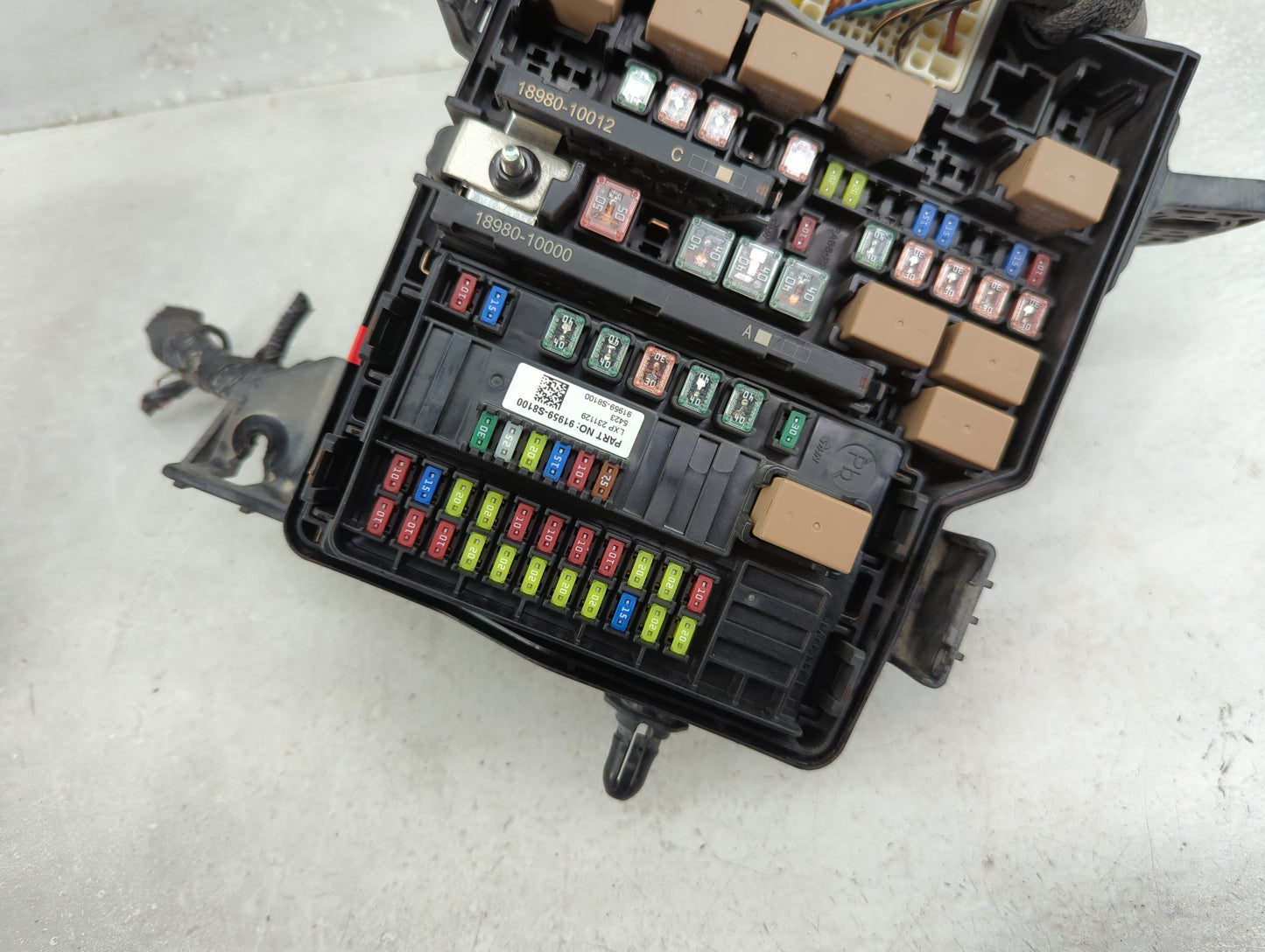 2020-2022 Hyundai Palisade Fusebox Fuse Box Panel Relay Module P/N:91230-S8850 Fits Fits 2020 2021 2022 OEM Used Auto Parts 